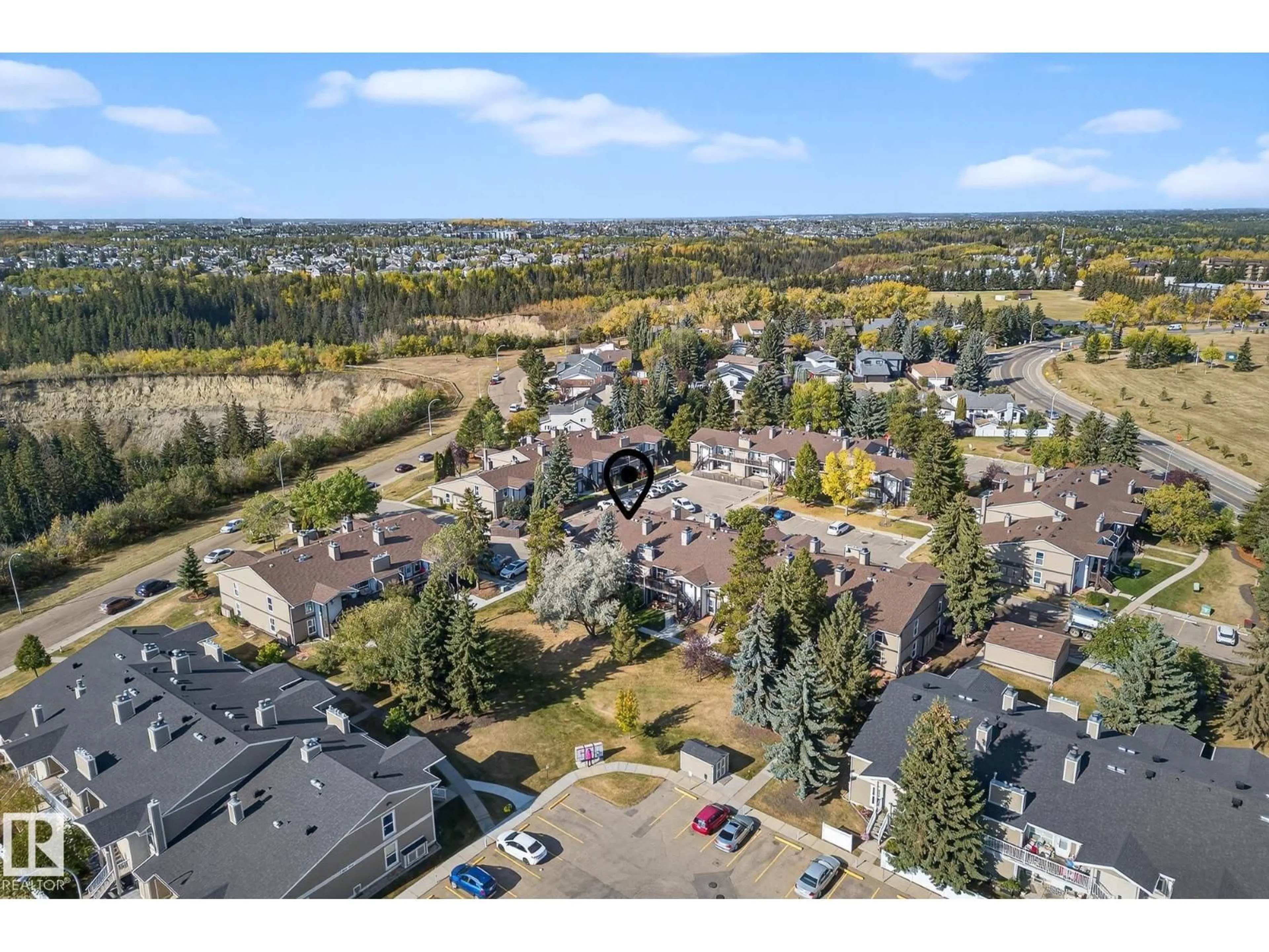 A pic from outside/outdoor area/front of a property/back of a property/a pic from drone, unknown for 1174 SADDLEBACK RD, Edmonton Alberta T6J4Z4