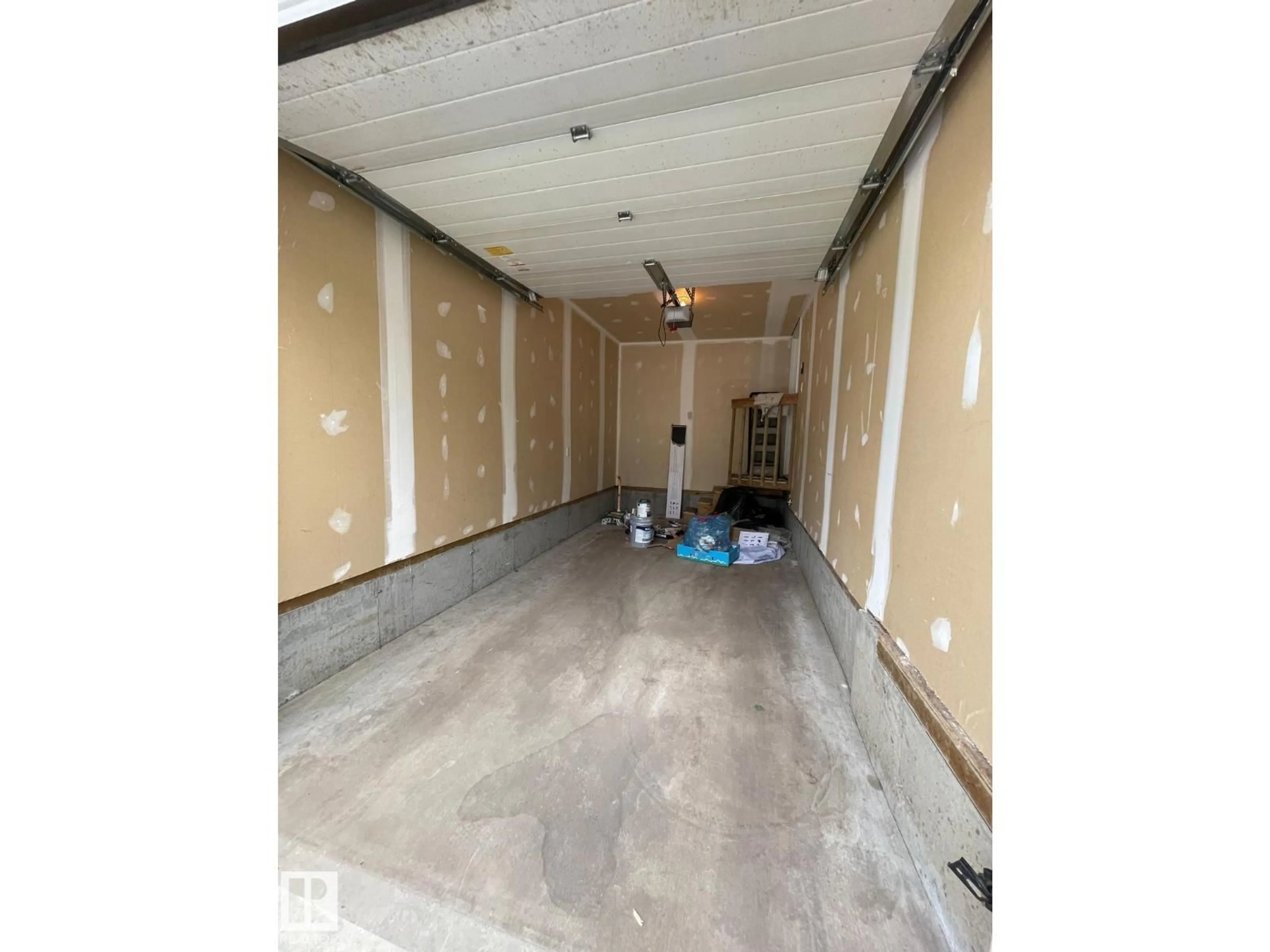 Indoor garage for 25 - 1820 34 AV, Edmonton Alberta T6T0N9