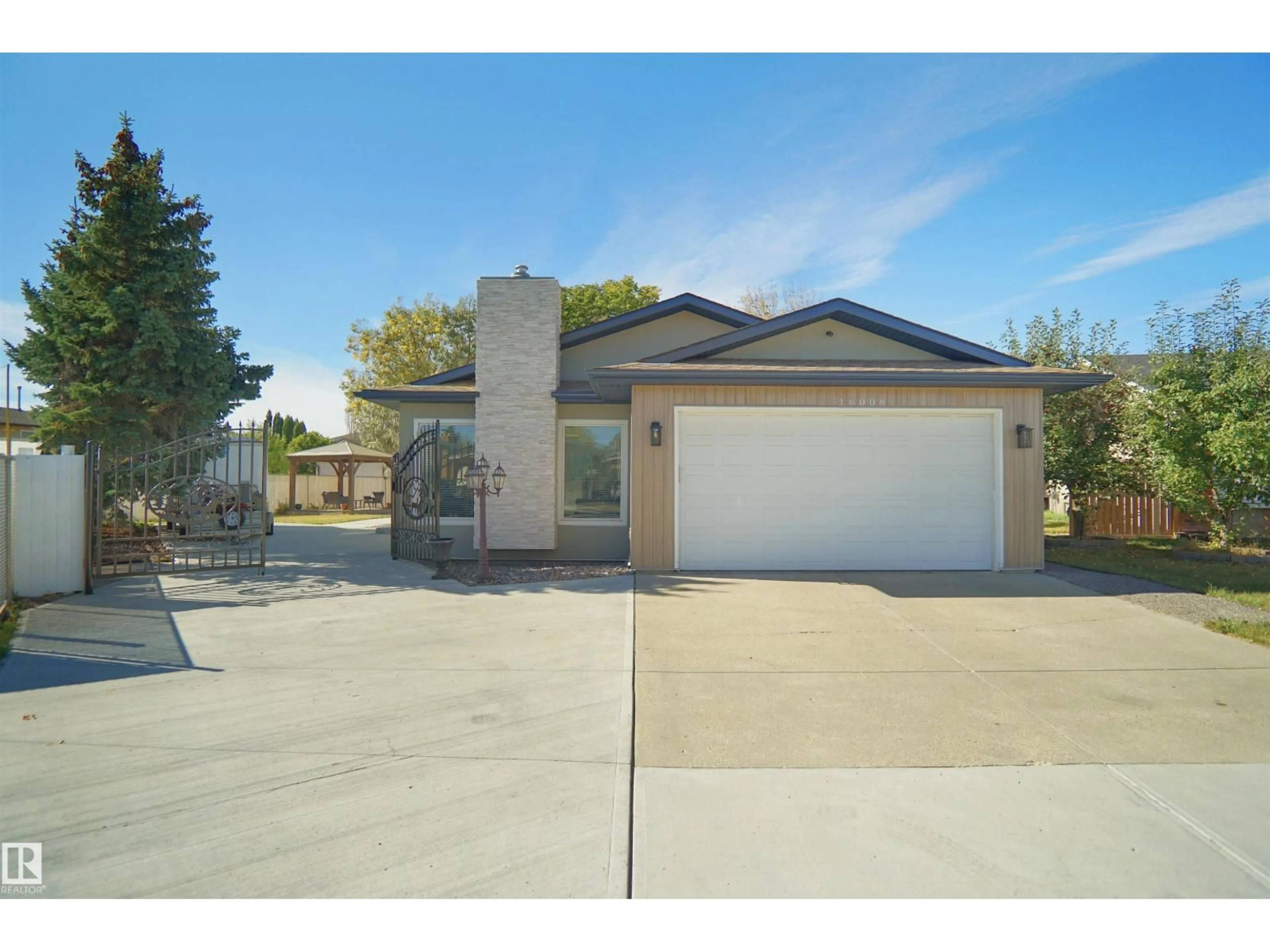 A pic from outside/outdoor area/front of a property/back of a property/a pic from drone, street for 16008 101 ST NW, Edmonton Alberta T5X5B4
