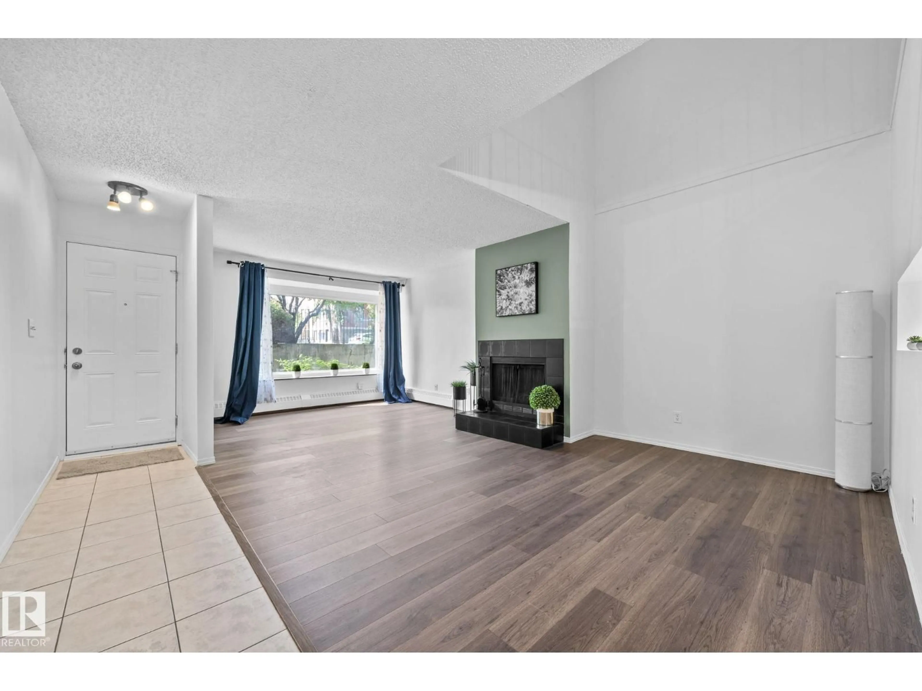 Unknown for NW - 10520 84 AV, Edmonton Alberta T6E2H4