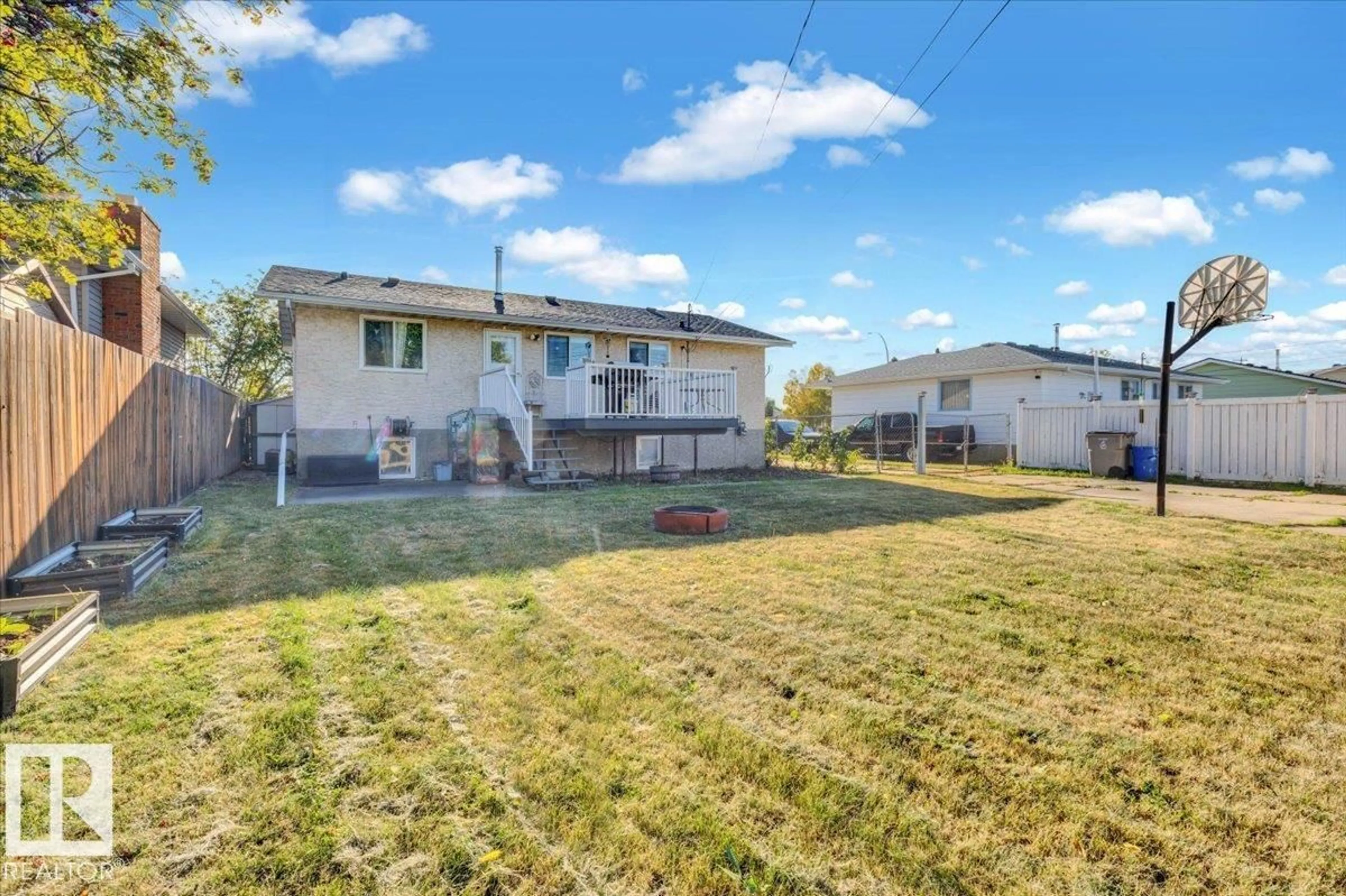 A pic from outside/outdoor area/front of a property/back of a property/a pic from drone, street for 4520 49 ST, Gibbons Alberta T0A1N0
