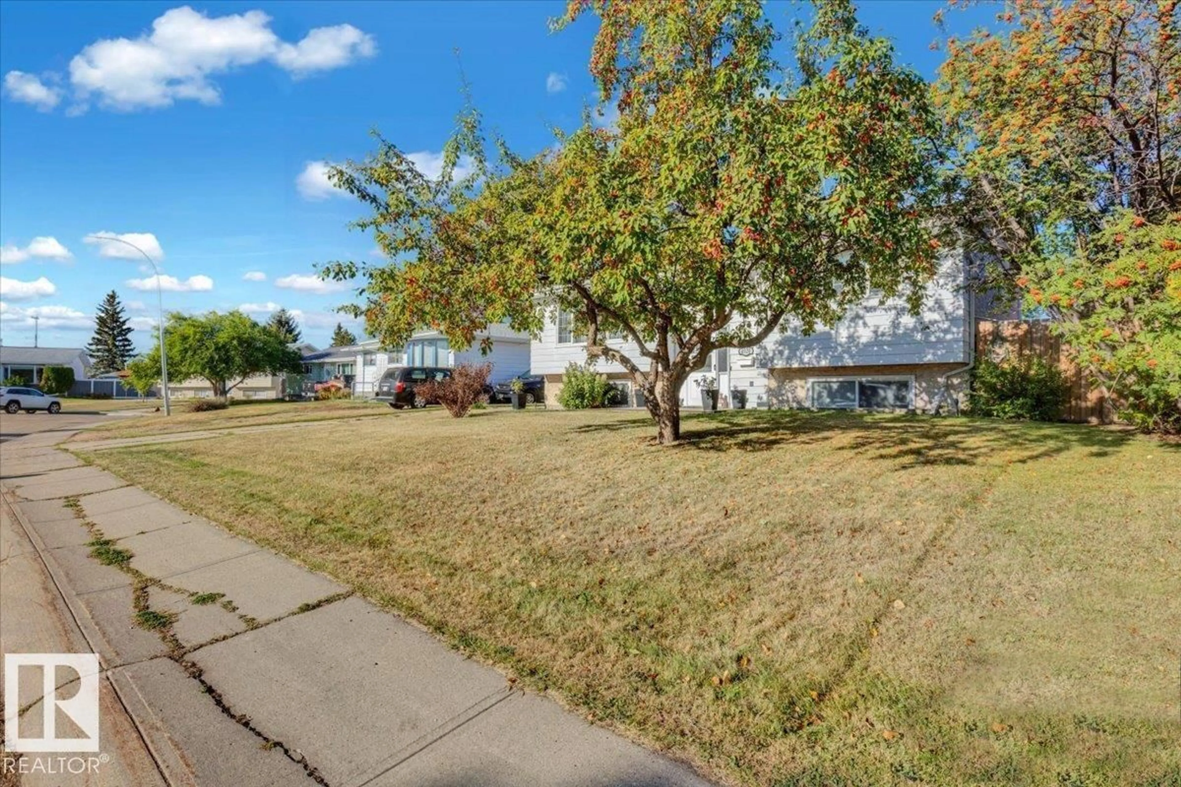 A pic from outside/outdoor area/front of a property/back of a property/a pic from drone, street for 4520 49 ST, Gibbons Alberta T0A1N0