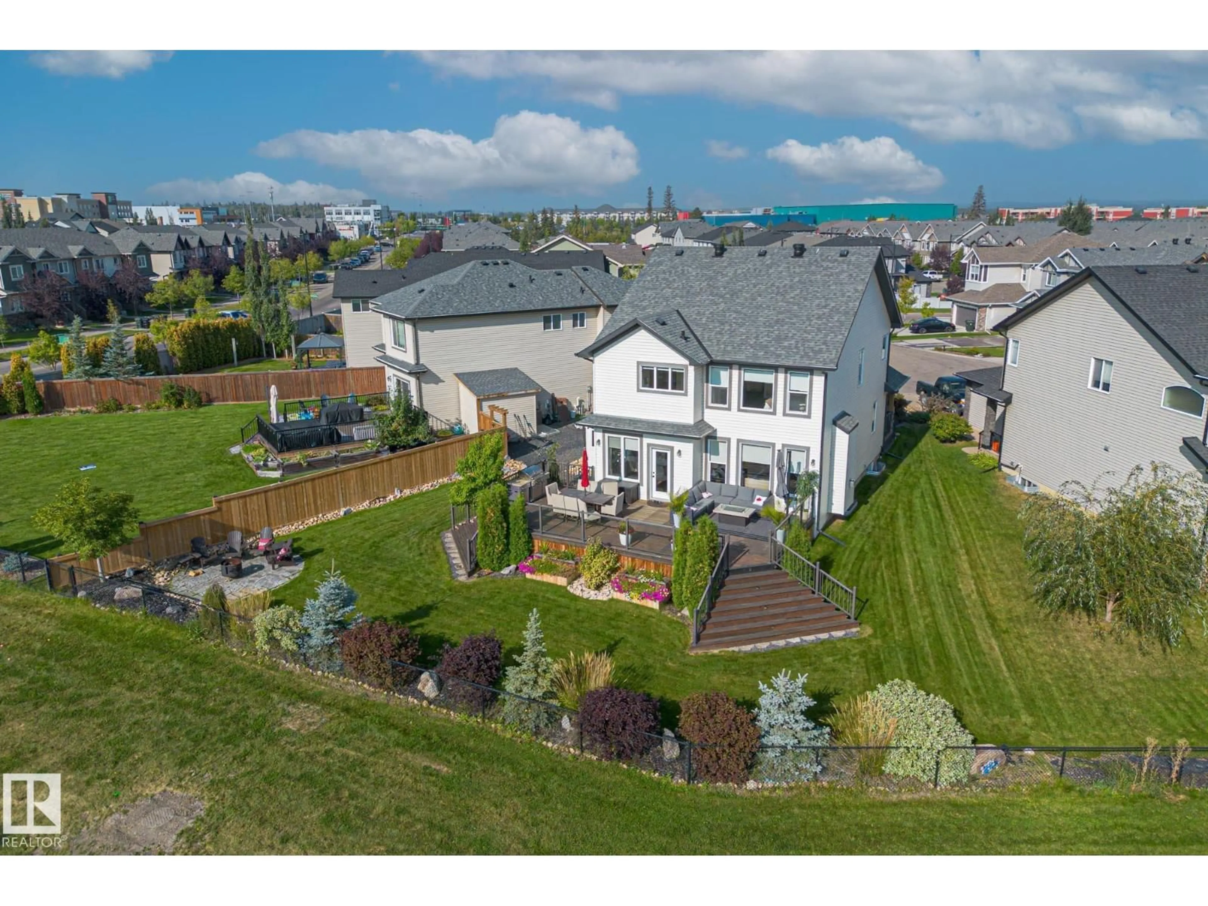 A pic from outside/outdoor area/front of a property/back of a property/a pic from drone, unknown for 10 MEADOWLAND GD, Spruce Grove Alberta T7X0N3