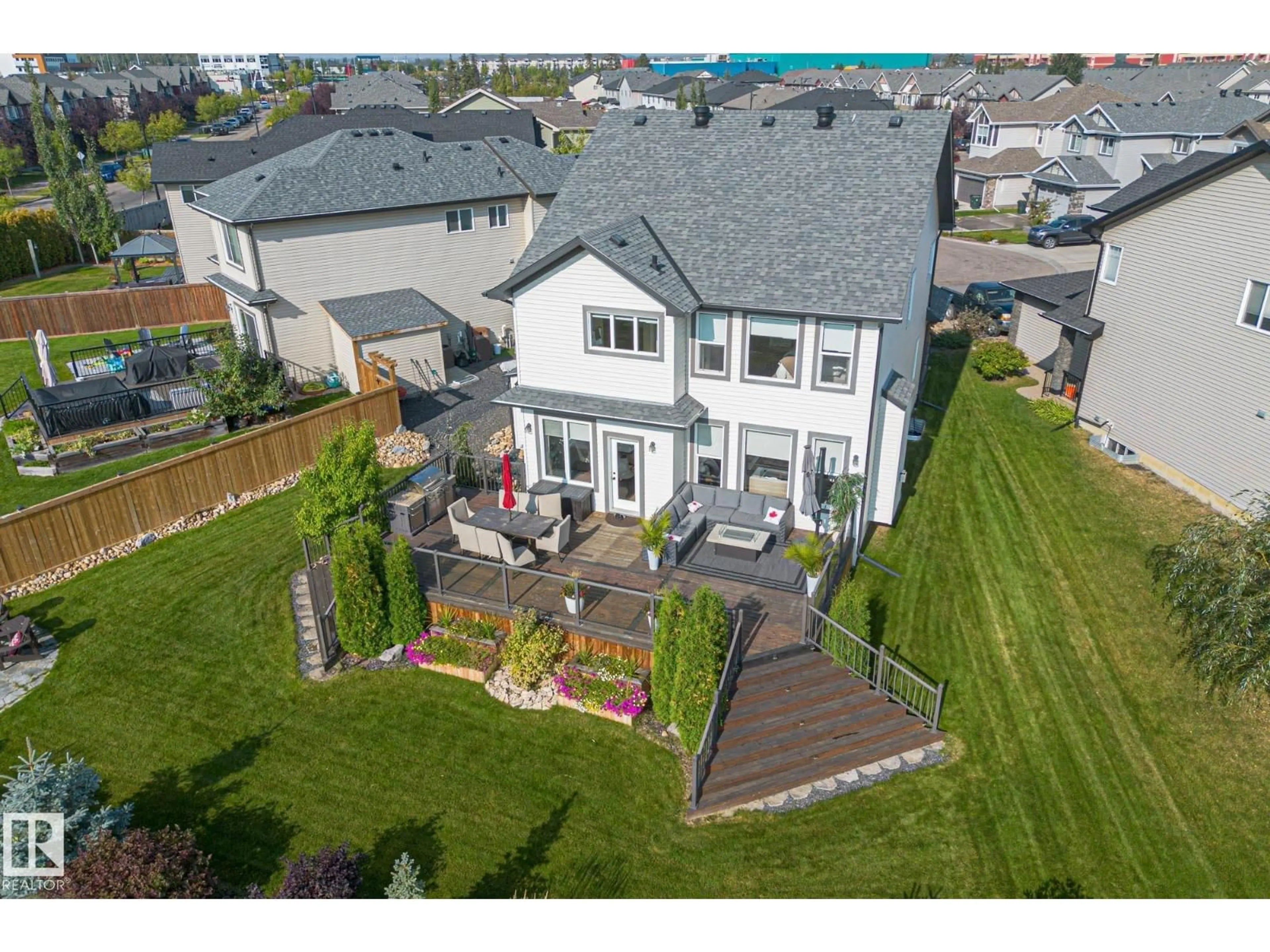 A pic from outside/outdoor area/front of a property/back of a property/a pic from drone, unknown for 10 MEADOWLAND GD, Spruce Grove Alberta T7X0N3