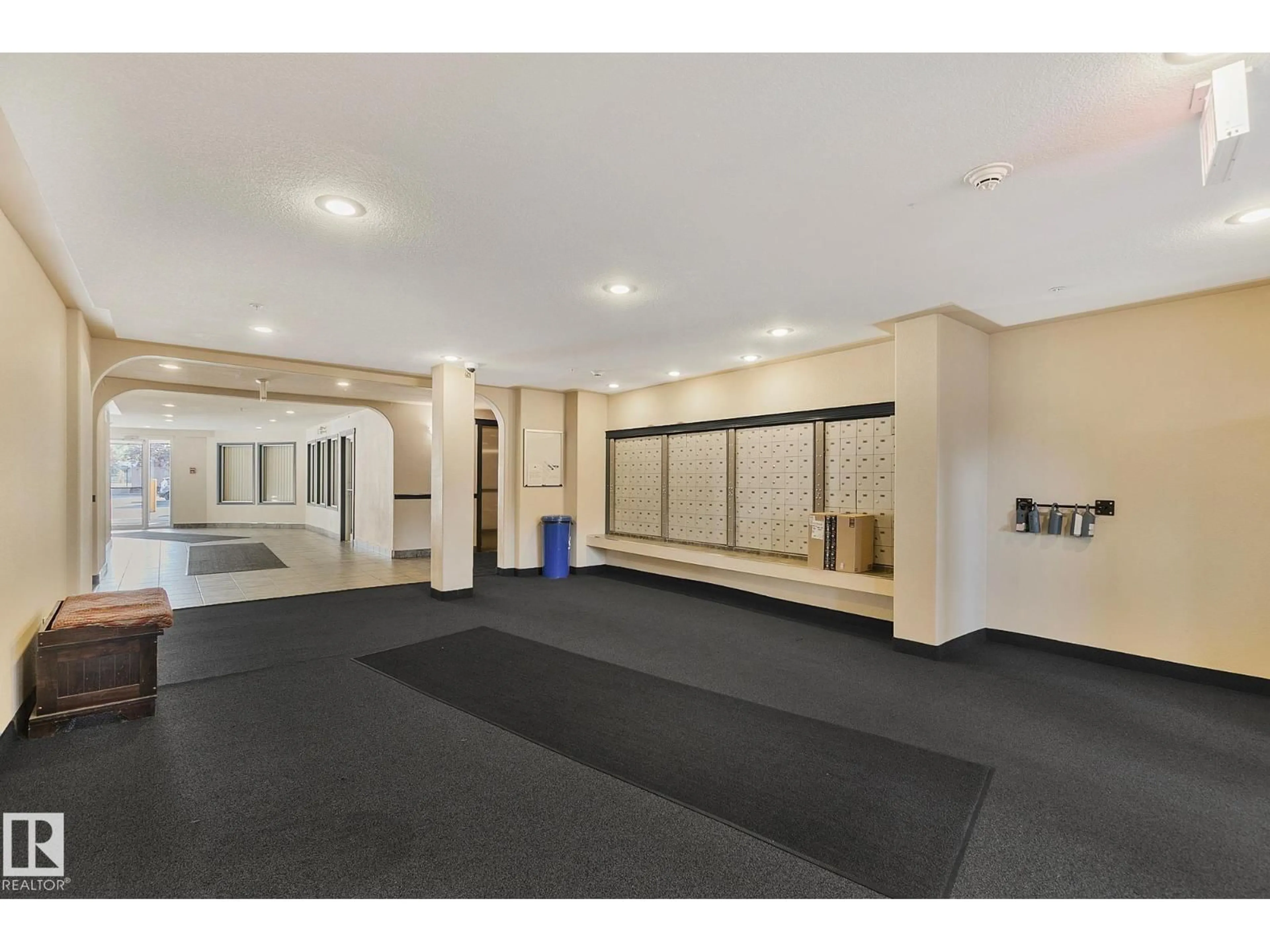 Indoor foyer for 207 - 11325 83 ST, Edmonton Alberta T5B4W5