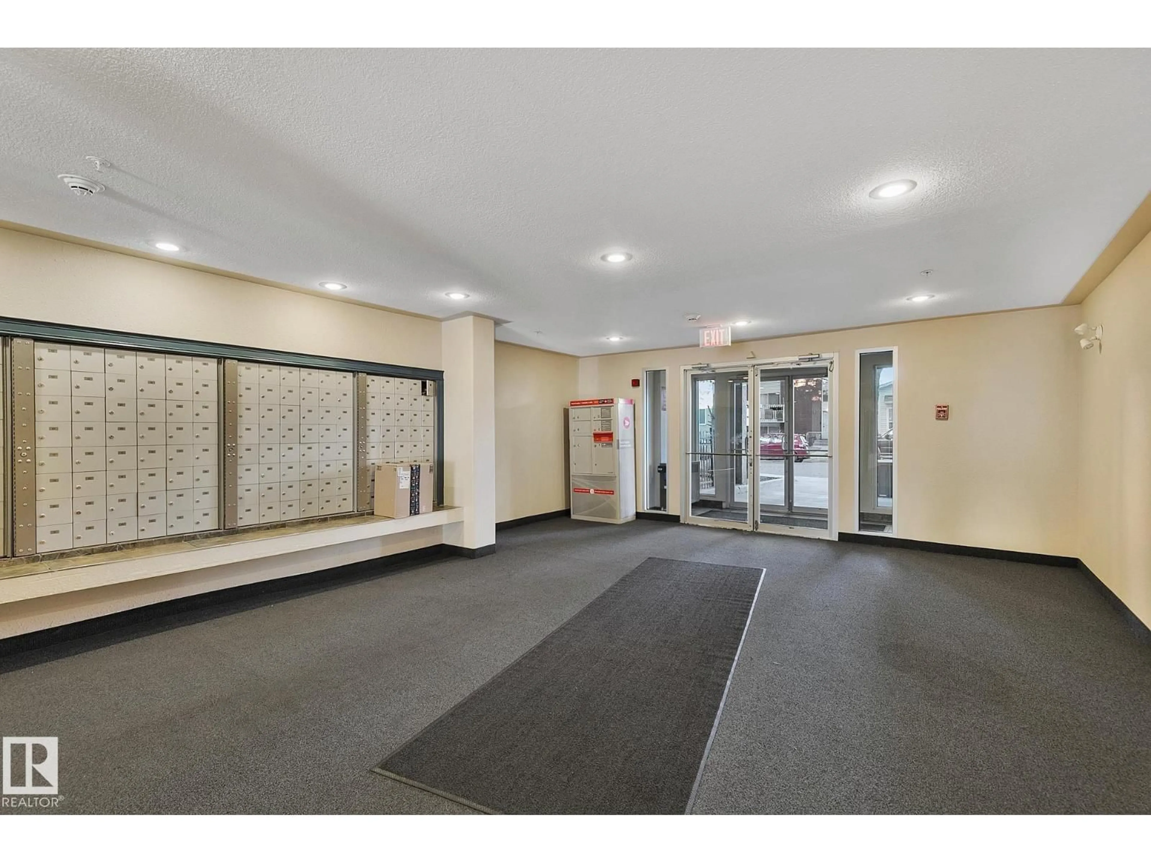 Indoor foyer for 207 - 11325 83 ST, Edmonton Alberta T5B4W5