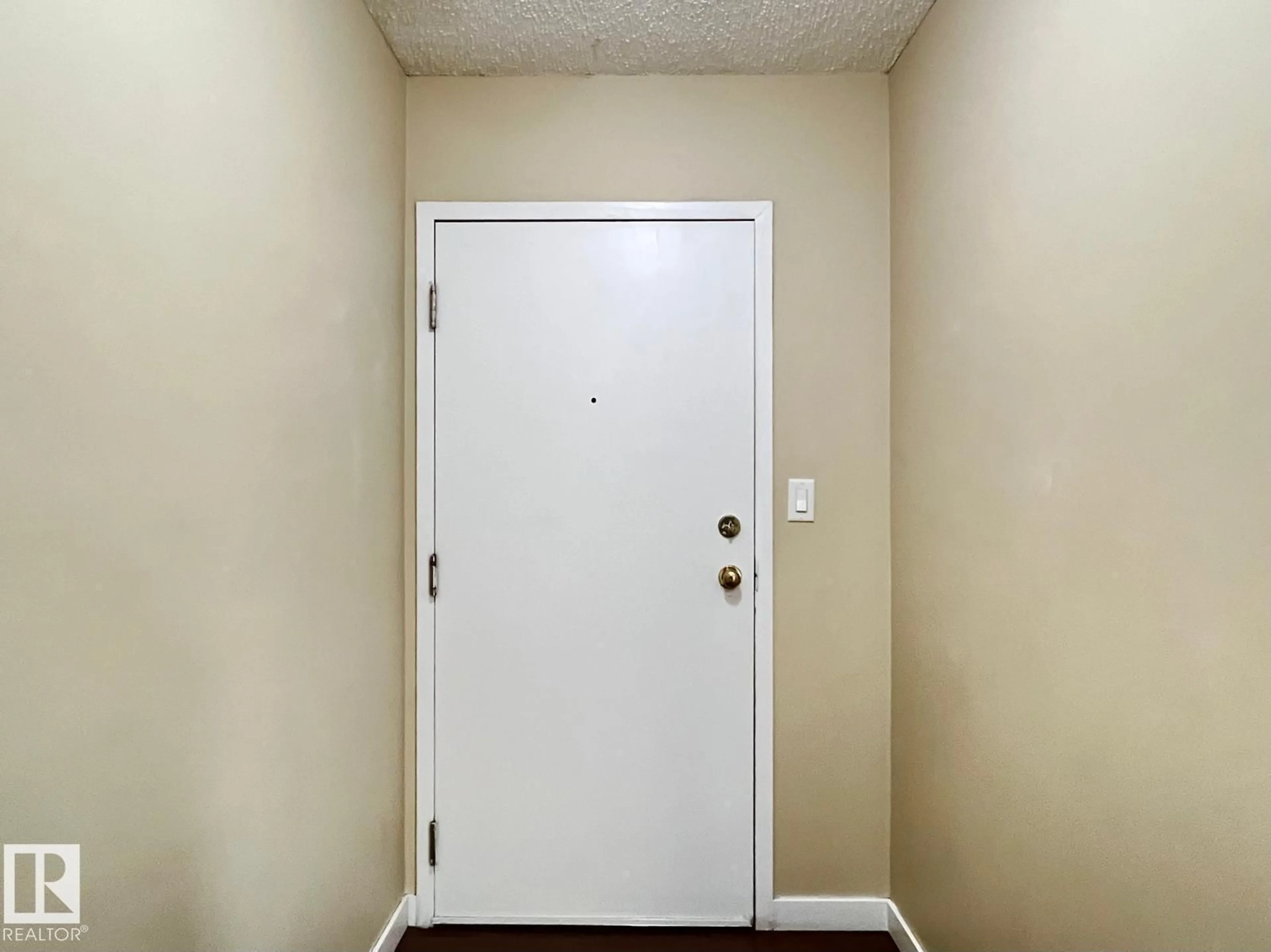 Indoor entryway for 316 - 5005 31 AV, Edmonton Alberta T6L6S6
