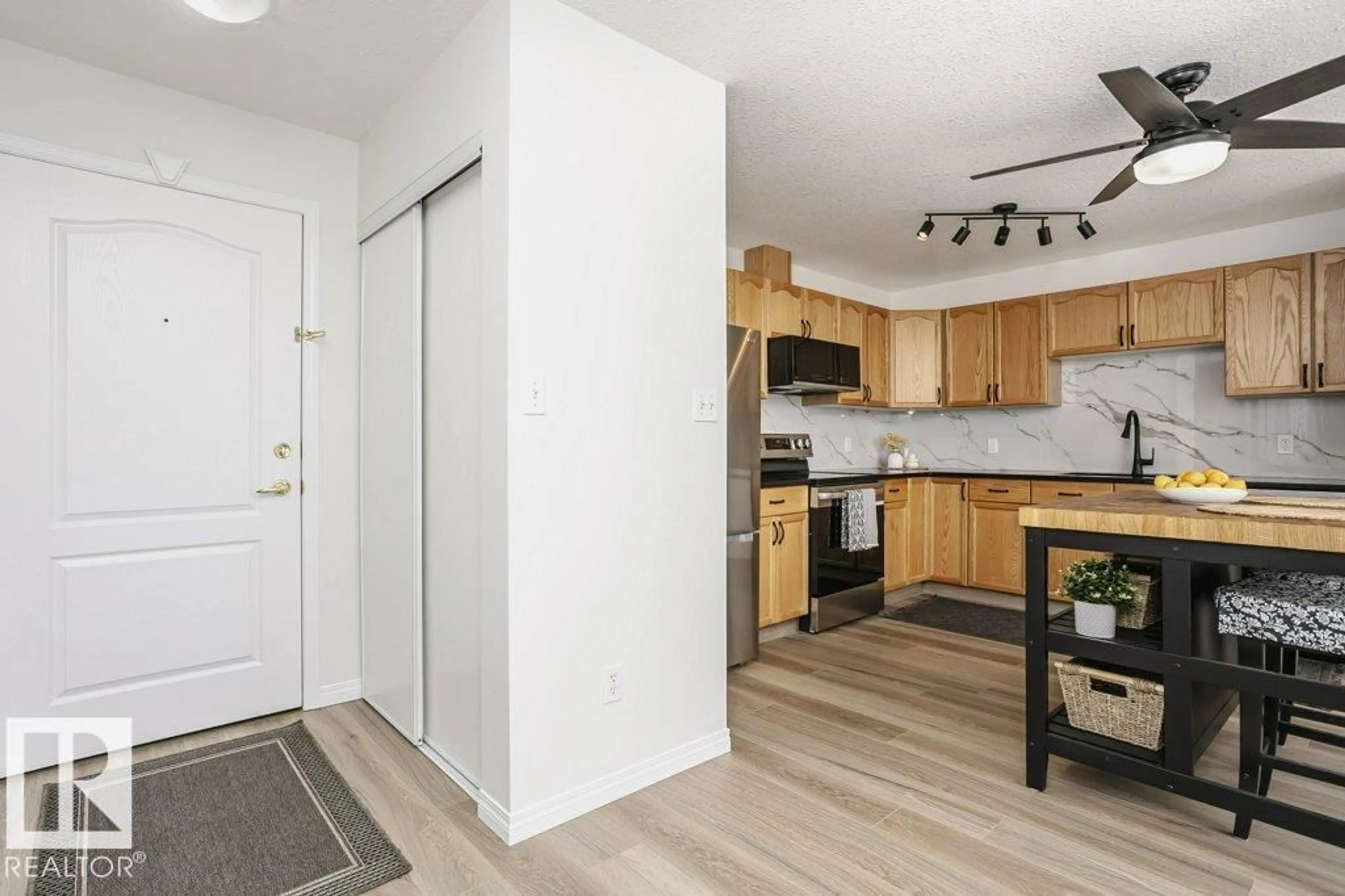 Standard kitchen, unknown for 405 - 4703 43 AV, Stony Plain Alberta T7Z2S7