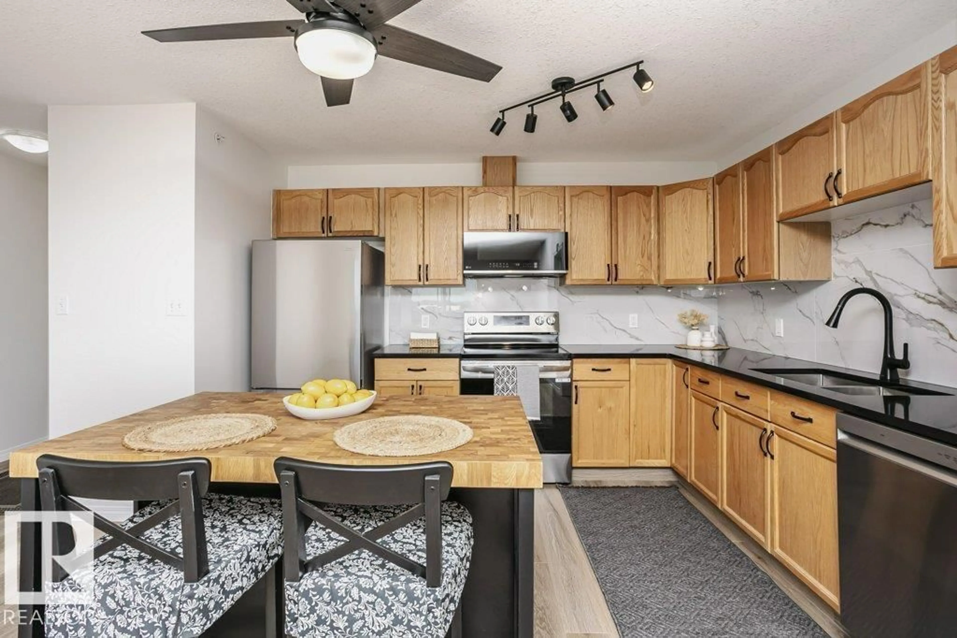 Standard kitchen, unknown for 405 - 4703 43 AV, Stony Plain Alberta T7Z2S7