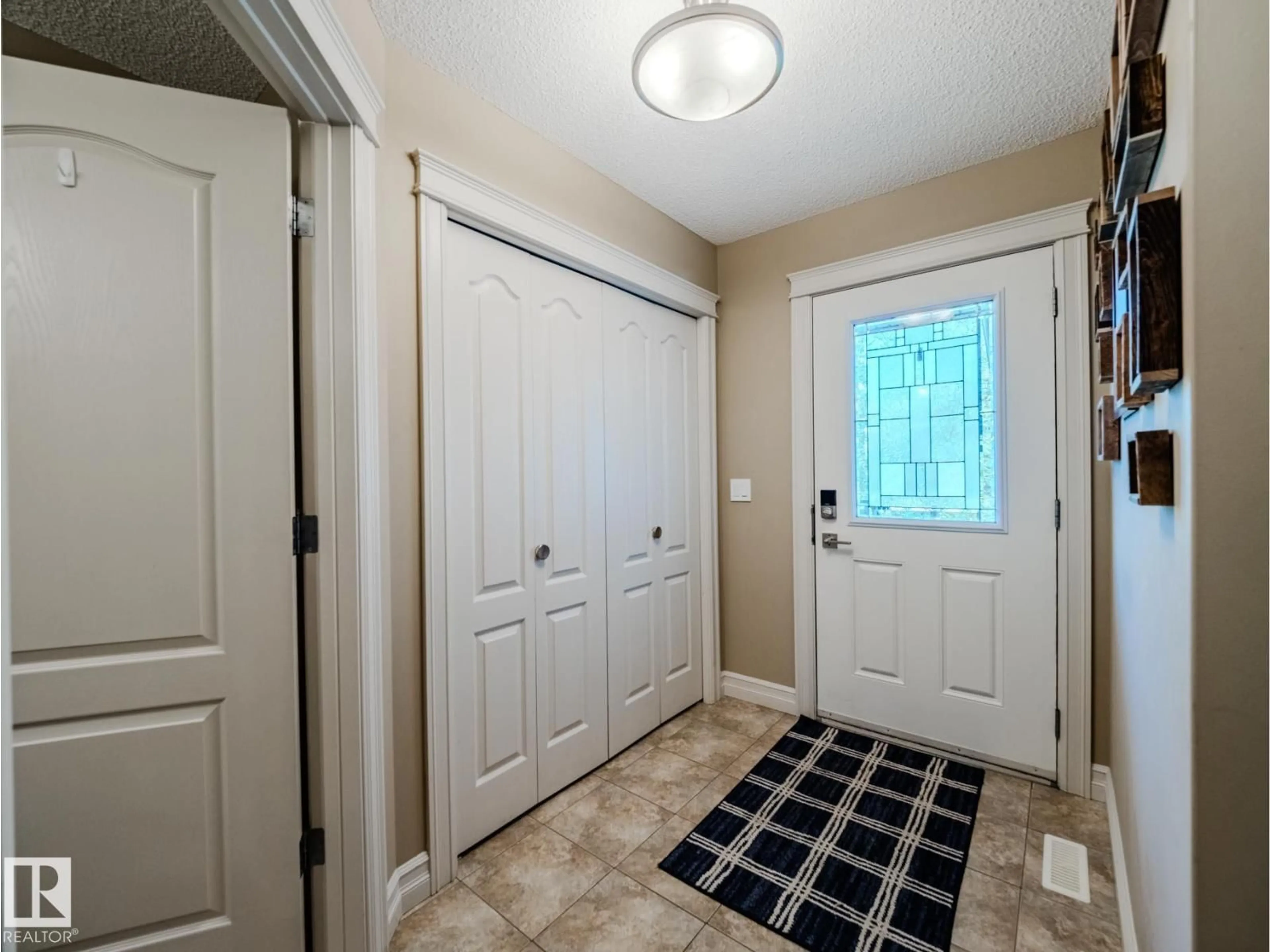 Indoor entryway for 2317 CASSELMAN CR, Edmonton Alberta T6W0W1