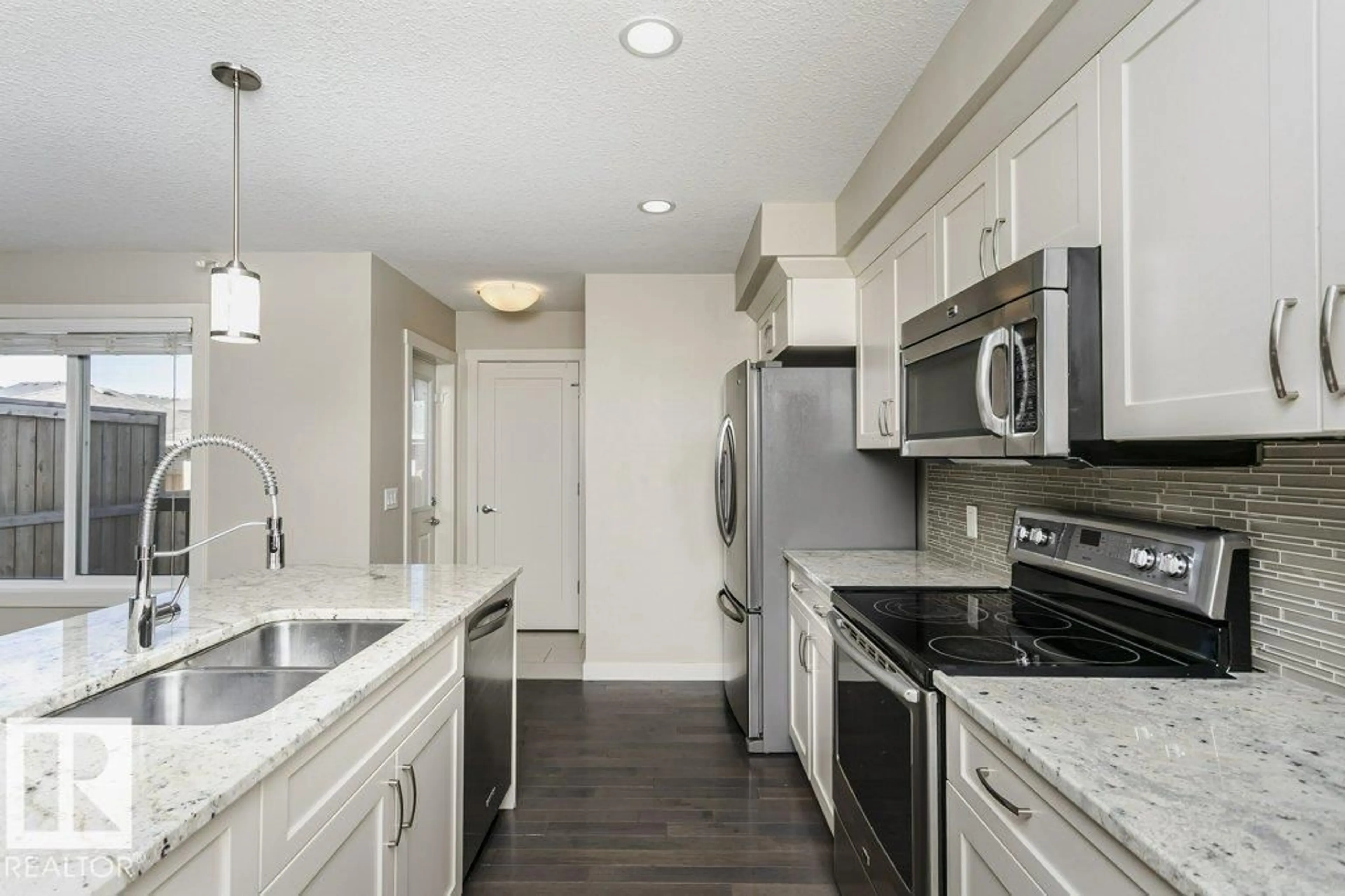 Standard kitchen, ceramic/tile floor for 424 CHAPPELLE DR, Edmonton Alberta T6W0Z3