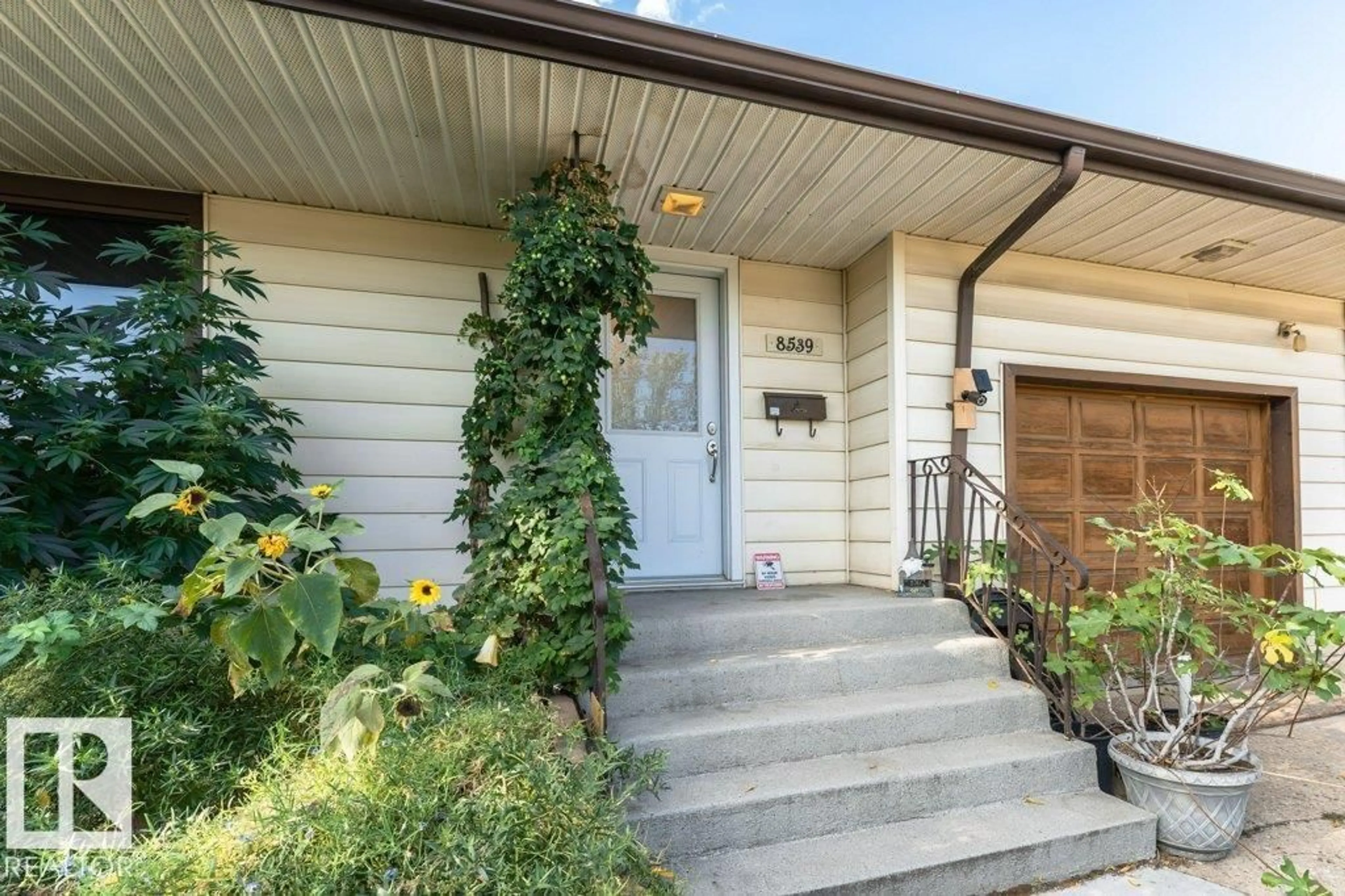 Unknown for 8539 CONNORS RD, Edmonton Alberta T6C4H2