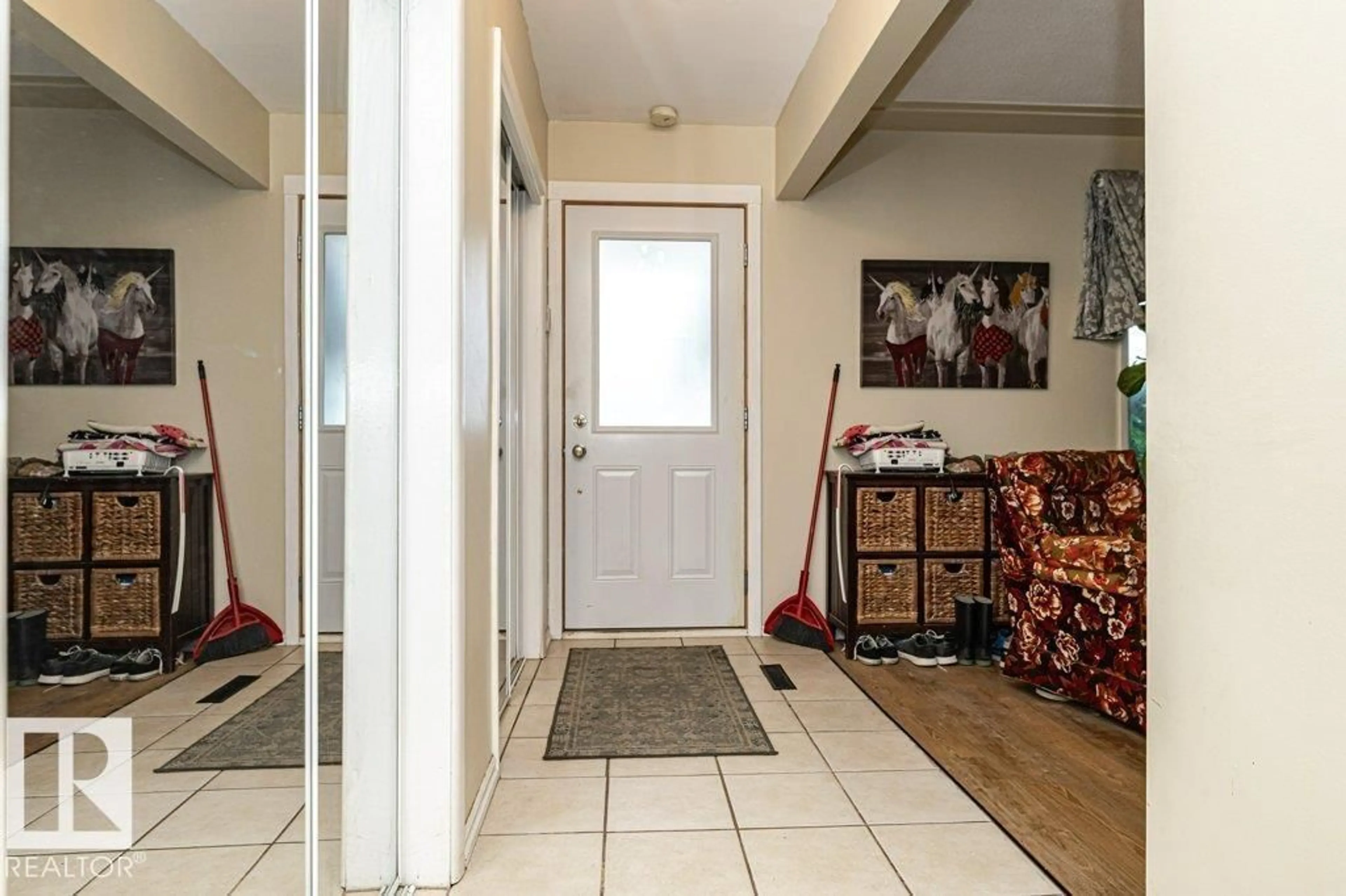 Indoor entryway for 8539 CONNORS RD, Edmonton Alberta T6C4H2