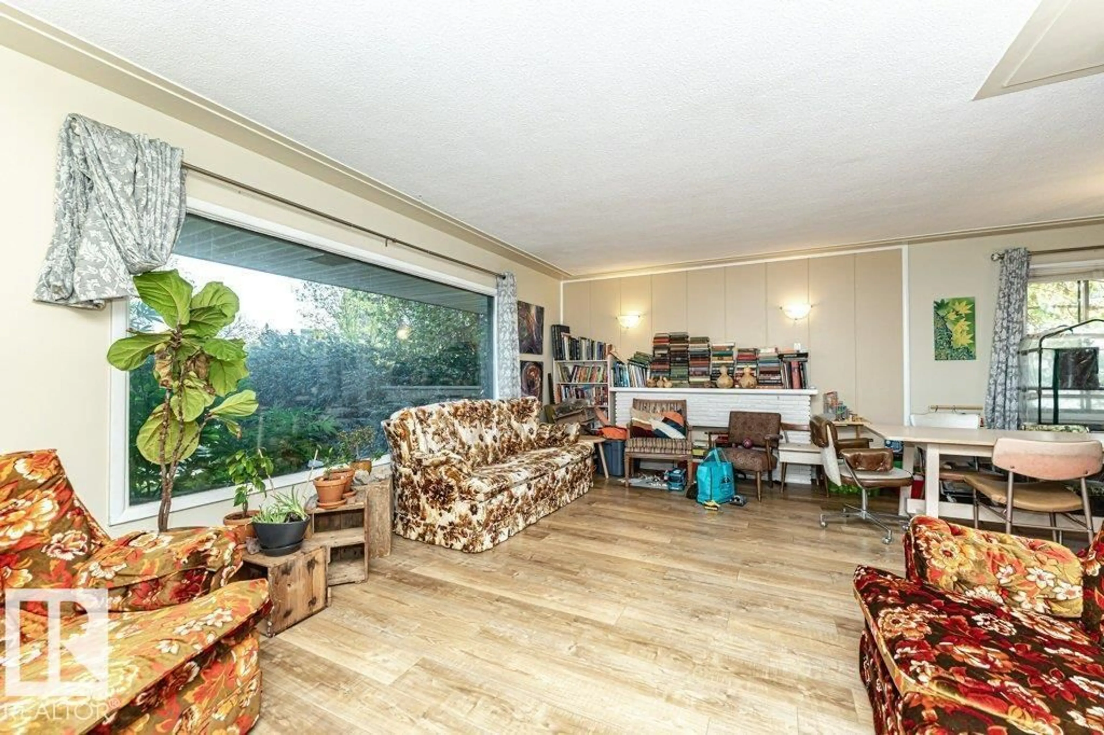 Living room with furniture, unknown for 8539 CONNORS RD, Edmonton Alberta T6C4H2