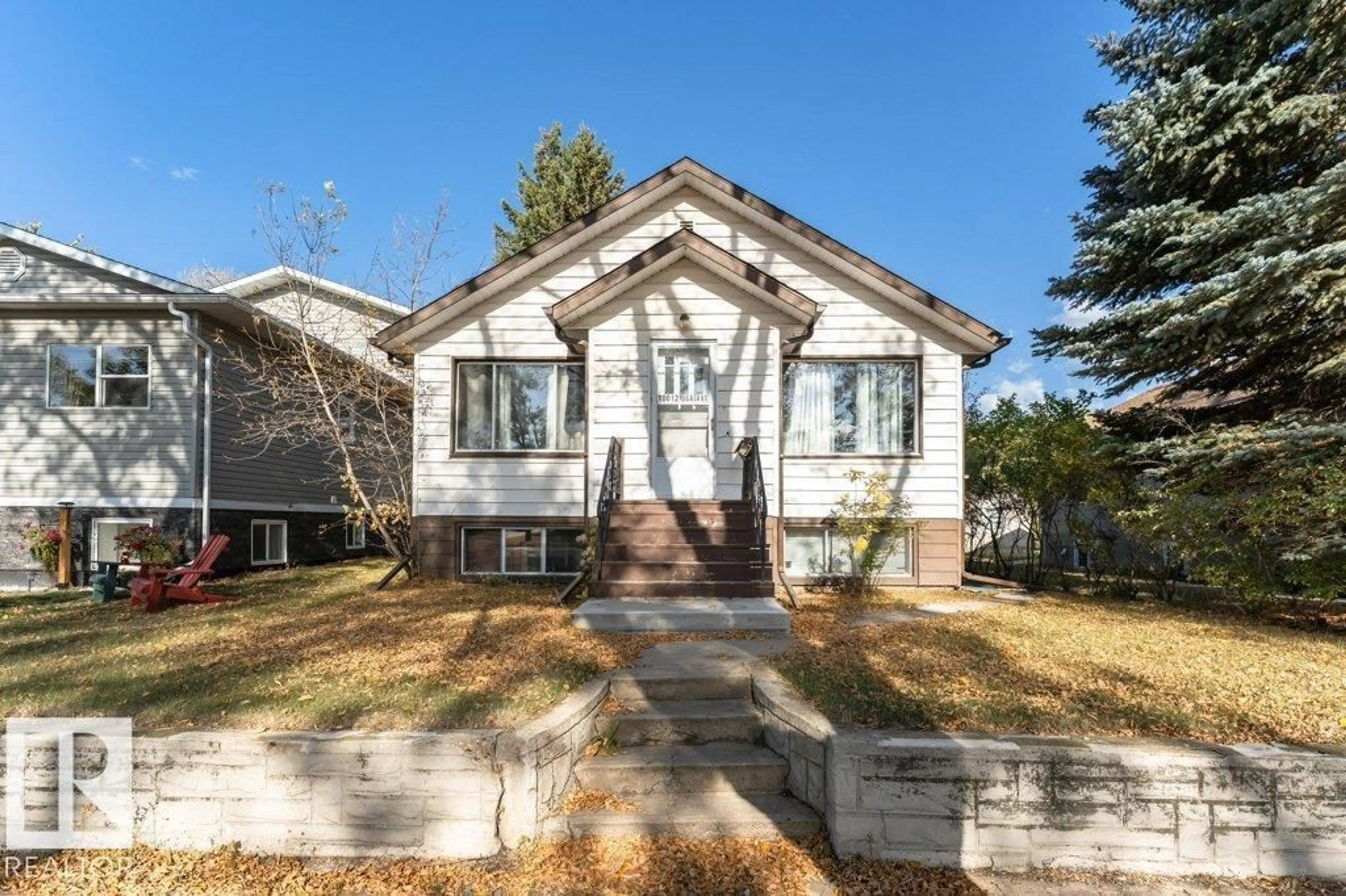 Home with vinyl exterior material, street for 10012 96A AV, Fort Saskatchewan Alberta T8L1P8
