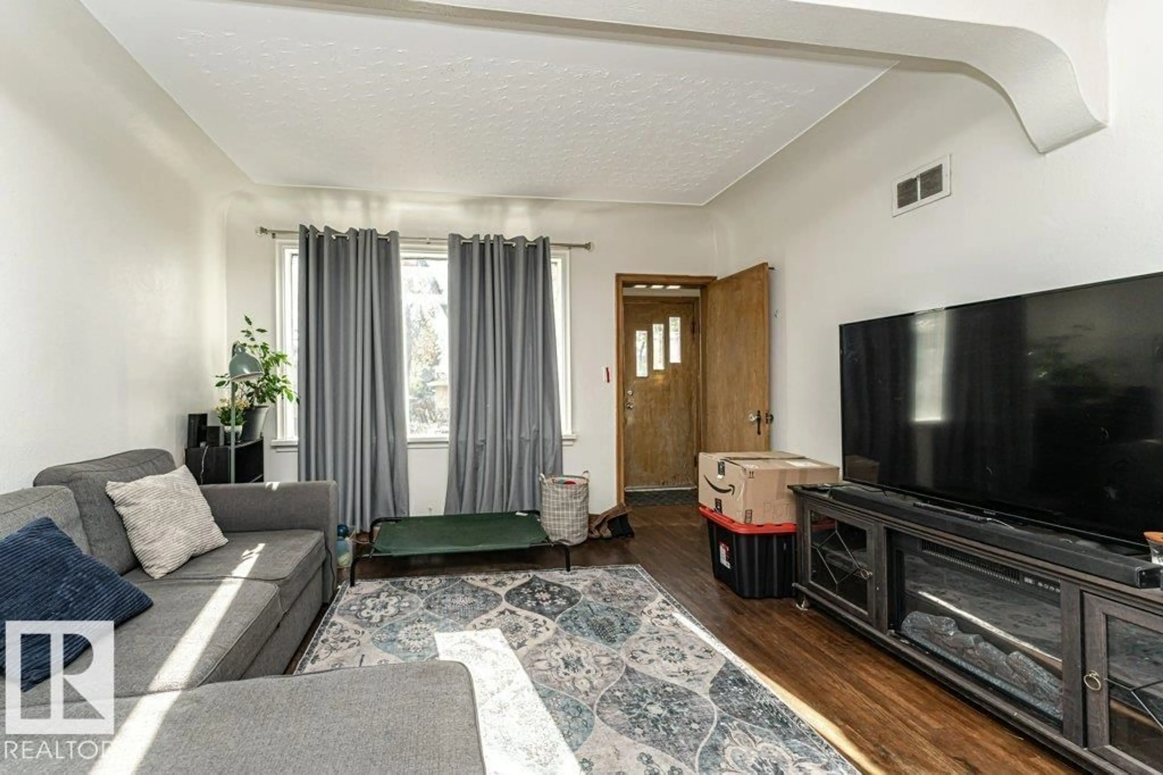 Living room with furniture, unknown for 10012 96A AV, Fort Saskatchewan Alberta T8L1P8