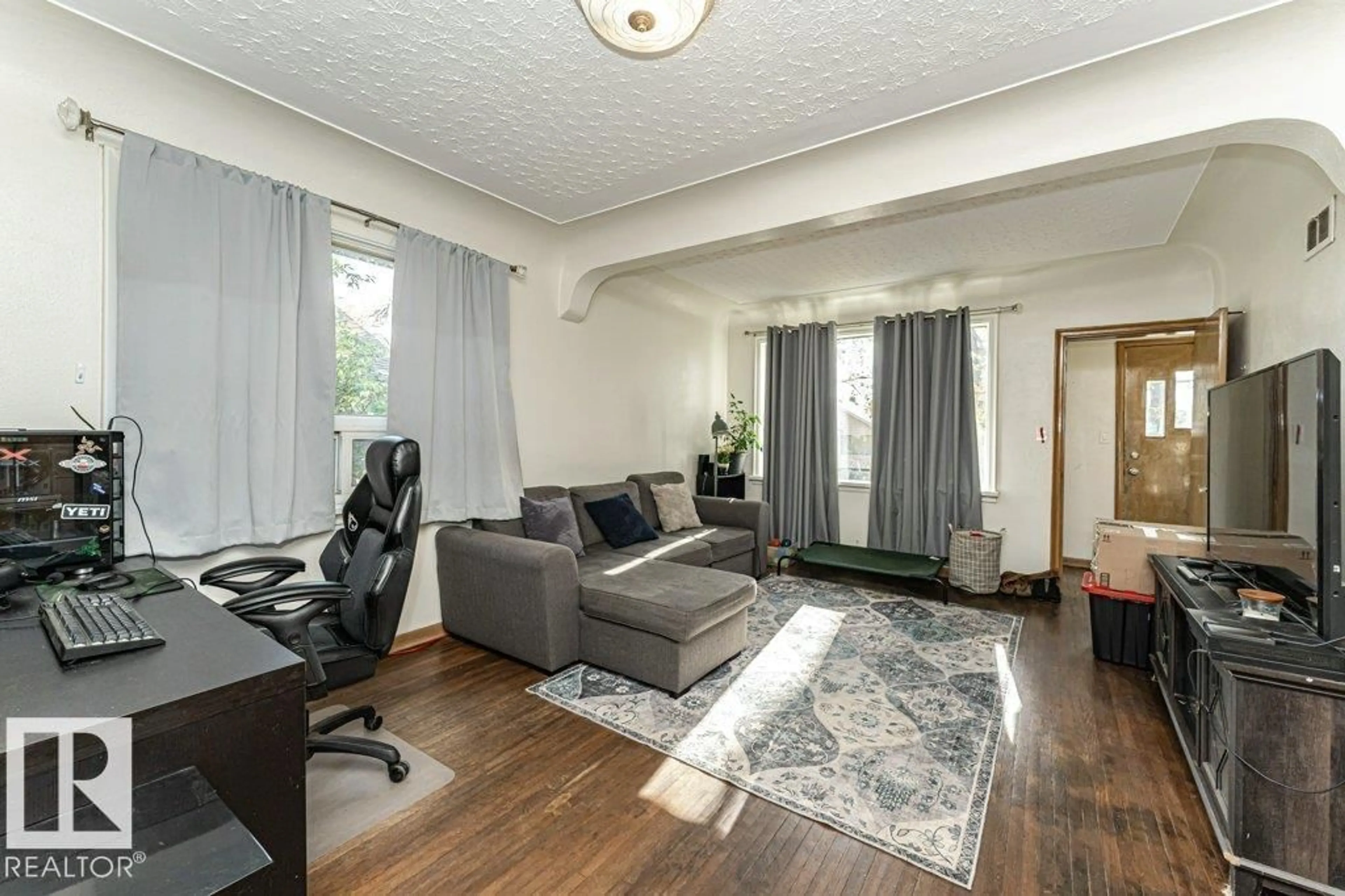 Living room with furniture, unknown for 10012 96A AV, Fort Saskatchewan Alberta T8L1P8
