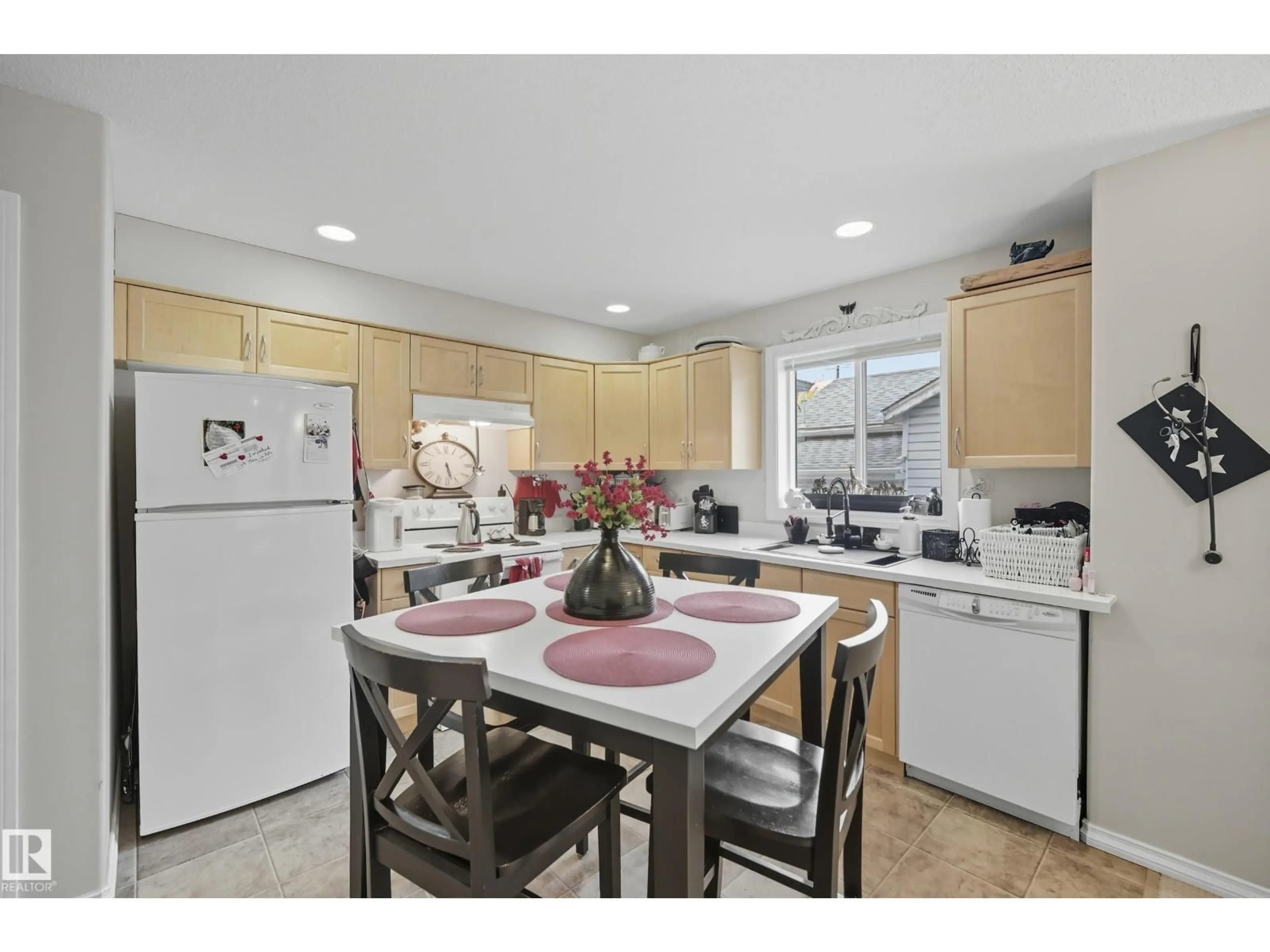 Unknown for 11236 84 ST, Edmonton Alberta T5B3A9