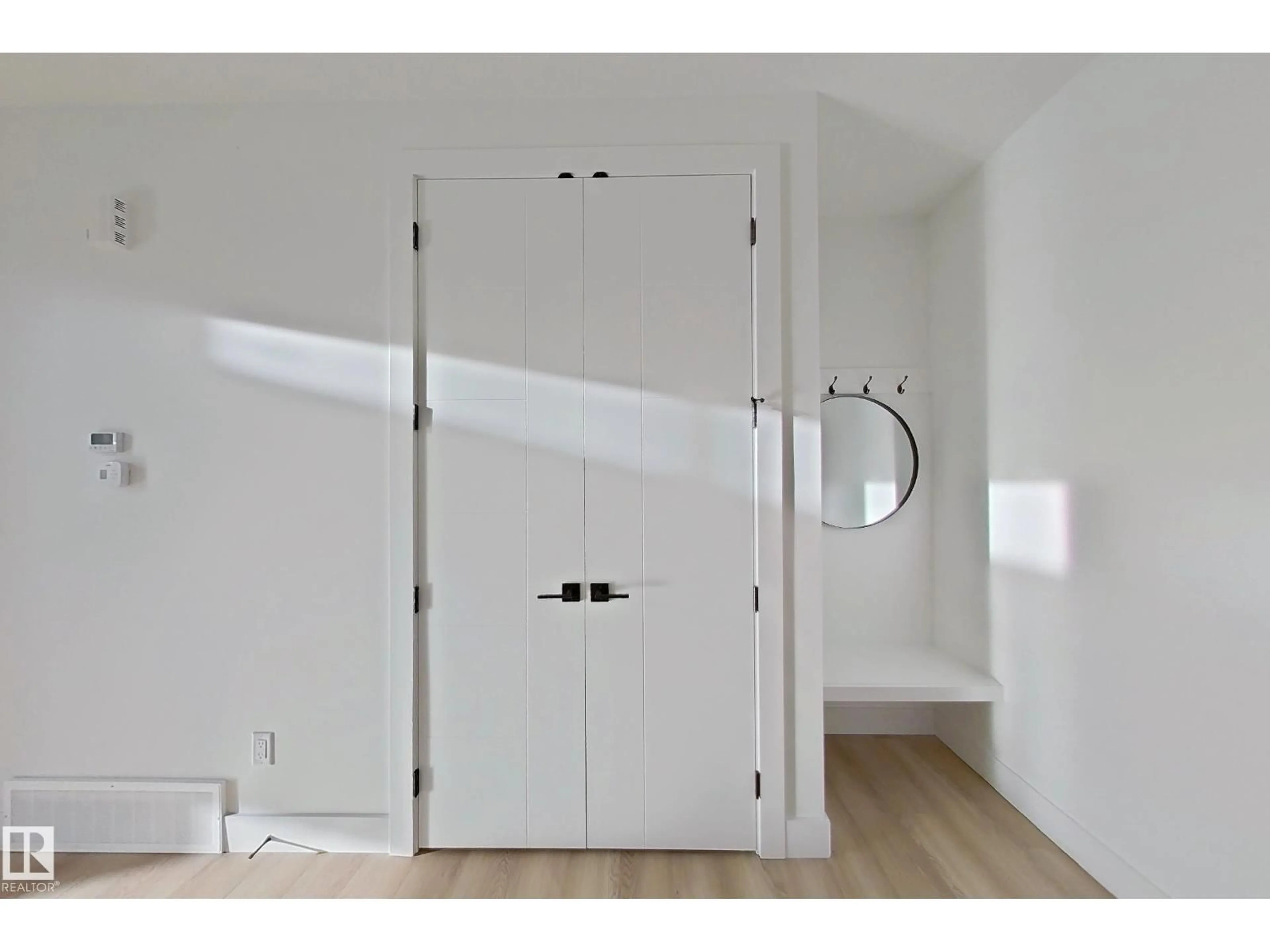 Indoor entryway for 144 EDGEWATER CIR, Leduc Alberta T9E1K5