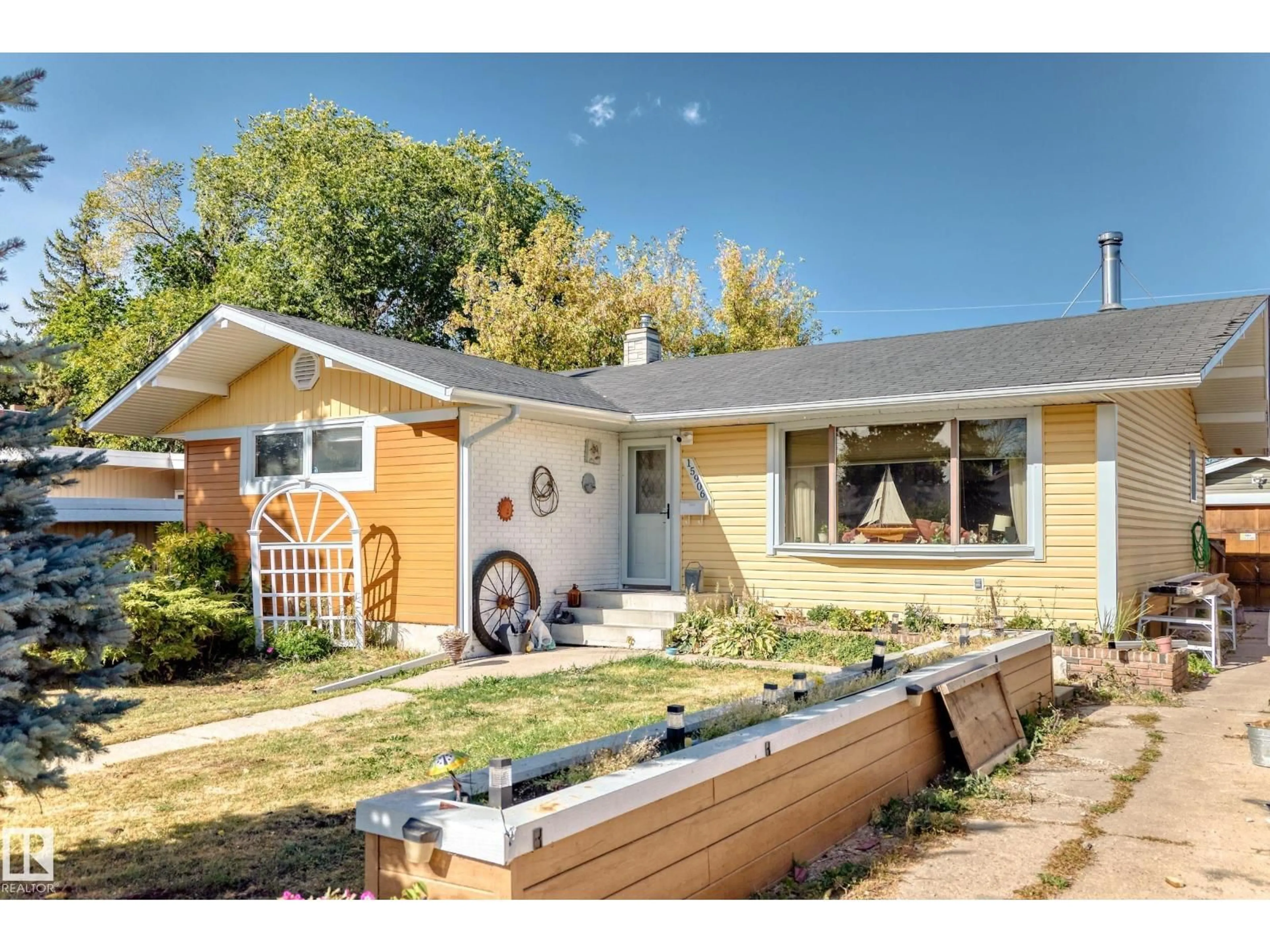 Home with vinyl exterior material, street for 15906 92A AV, Edmonton Alberta T5R5G3