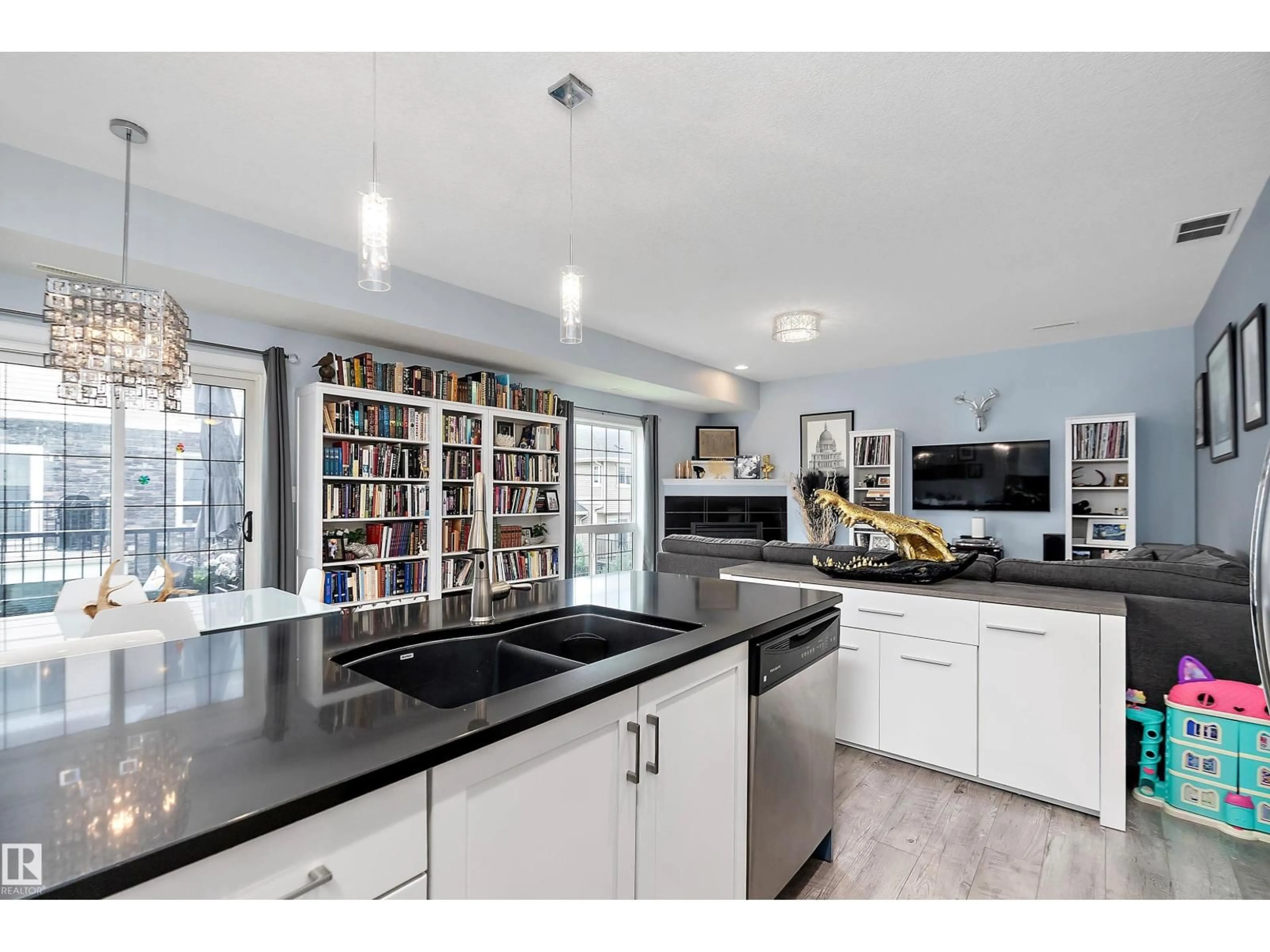 Open concept kitchen, ceramic/tile floor for 69 7293 SOUTH TERWILLEGAR DR, Edmonton Alberta T6R0N5