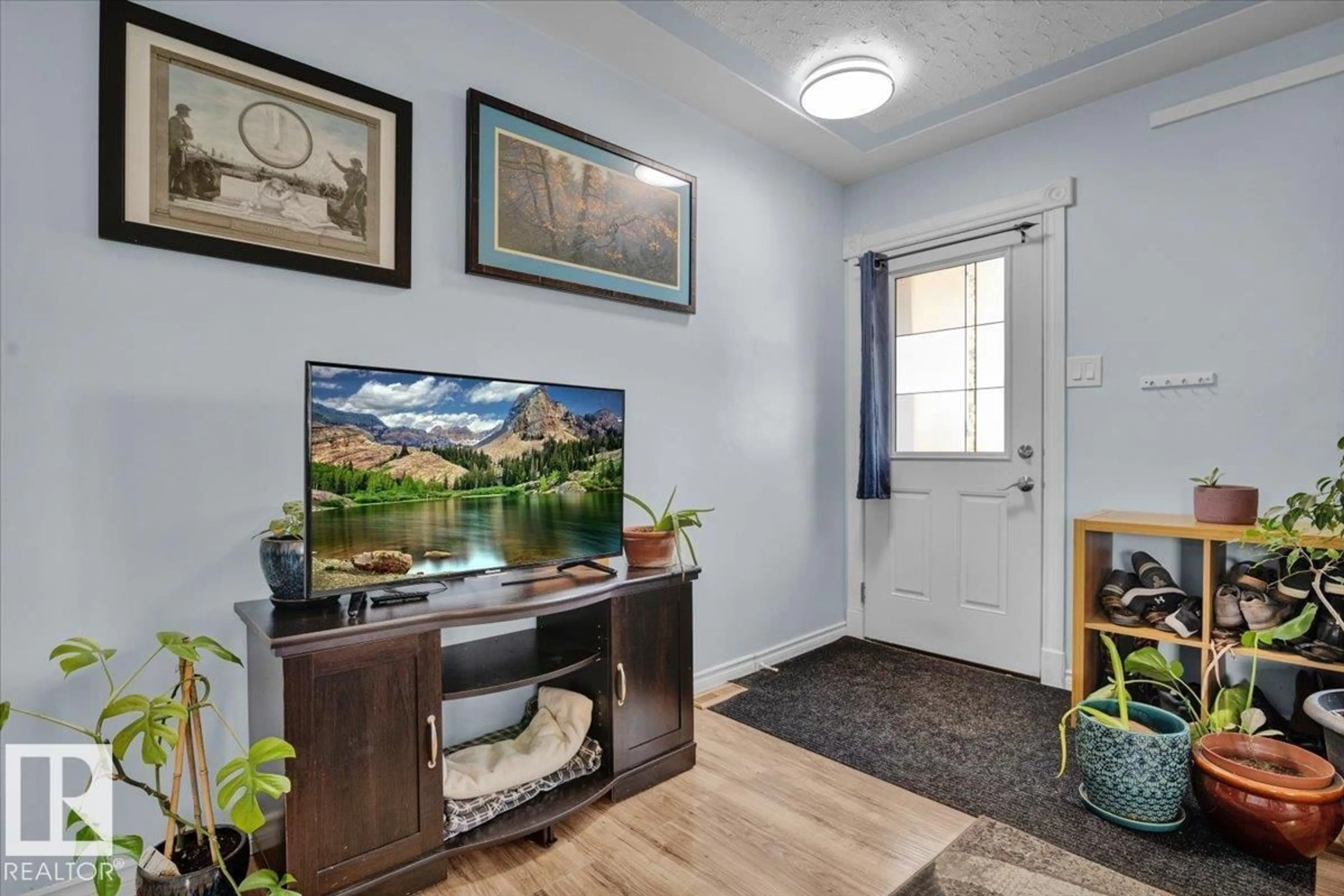 Indoor entryway for 12944 128 ST, Edmonton Alberta T5L1E5