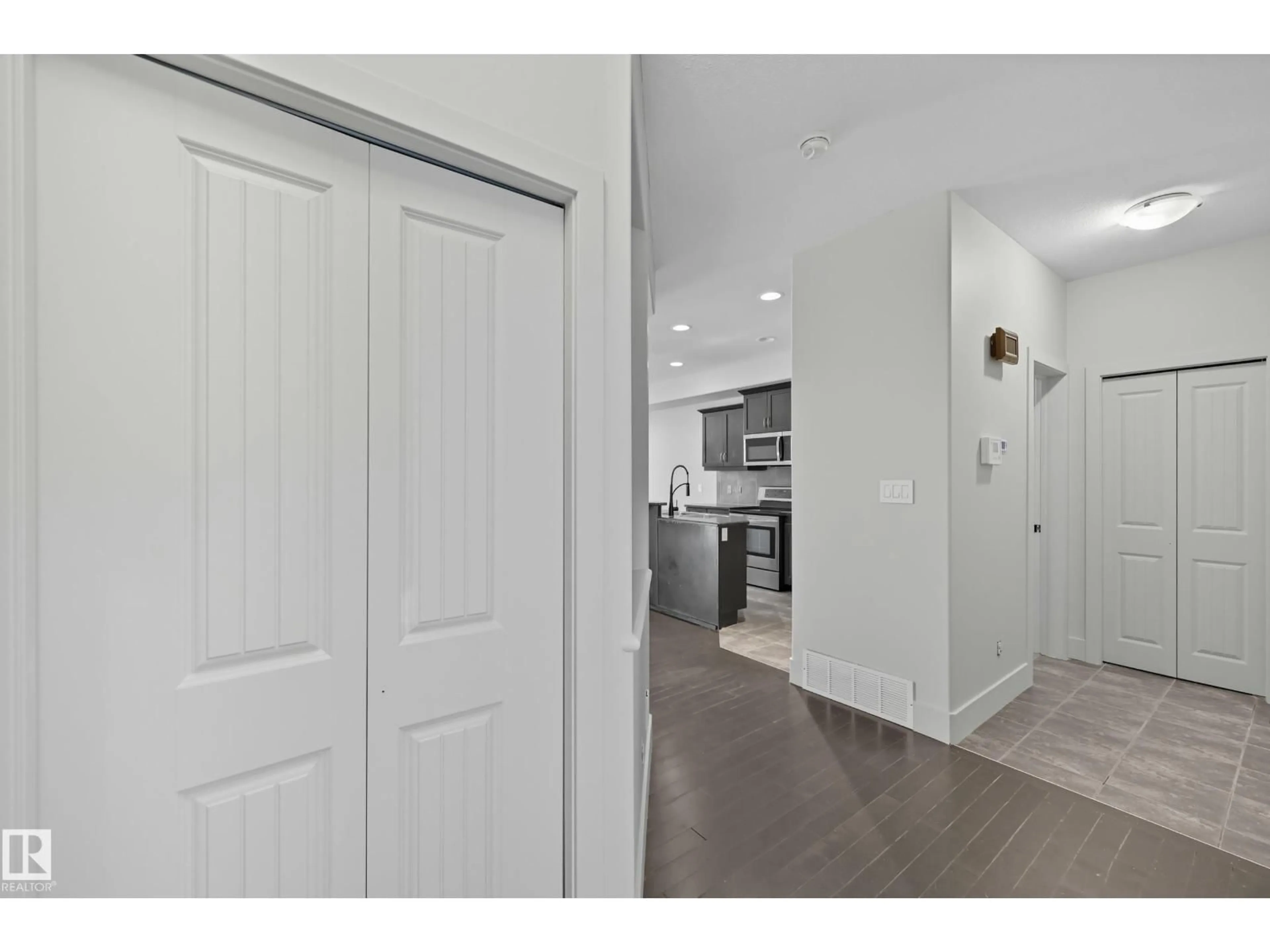 Indoor entryway for #29 - 1901 126 ST, Edmonton Alberta T6W0A5