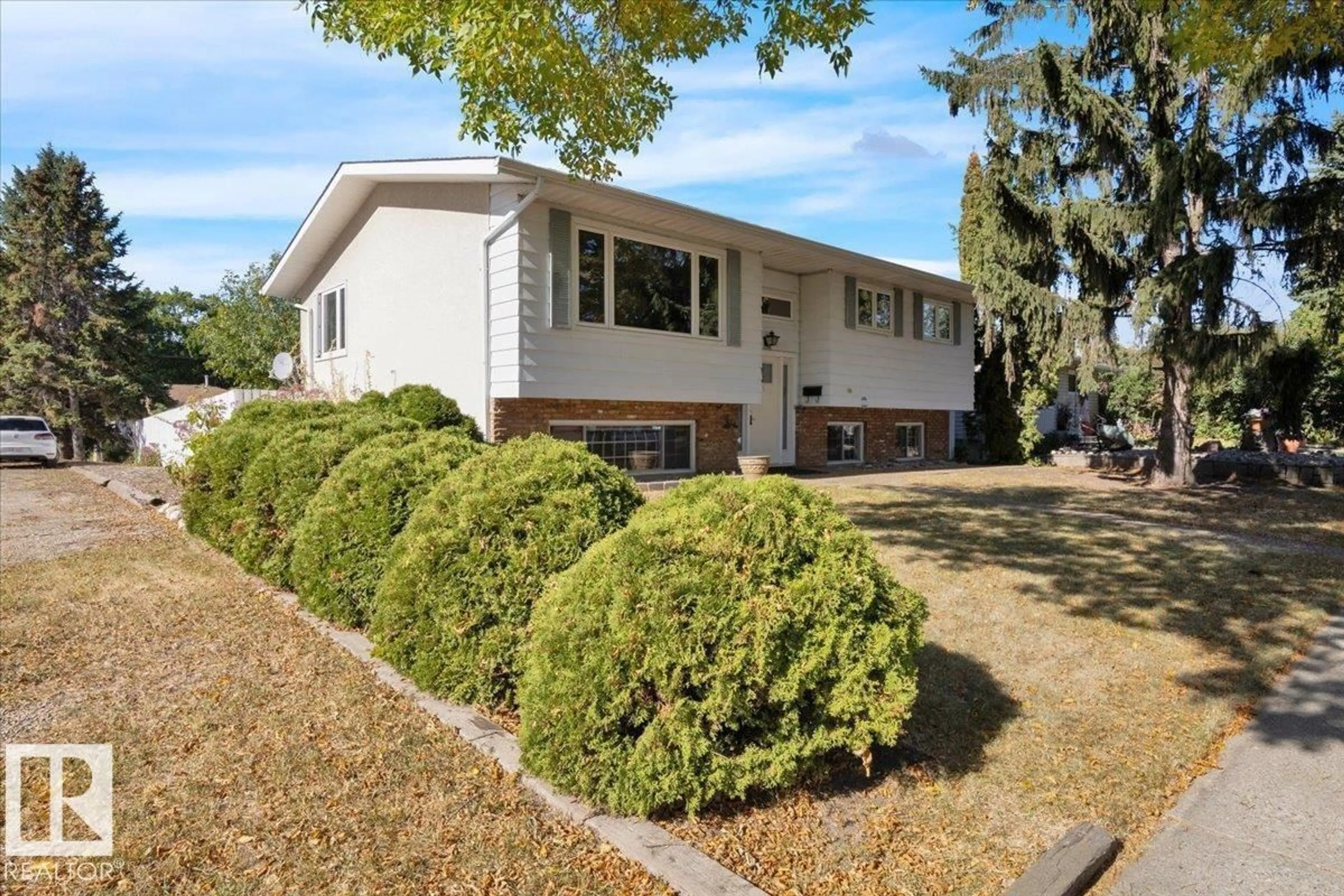 Home with vinyl exterior material, street for 11914 40 ST, Edmonton Alberta T5W2K9
