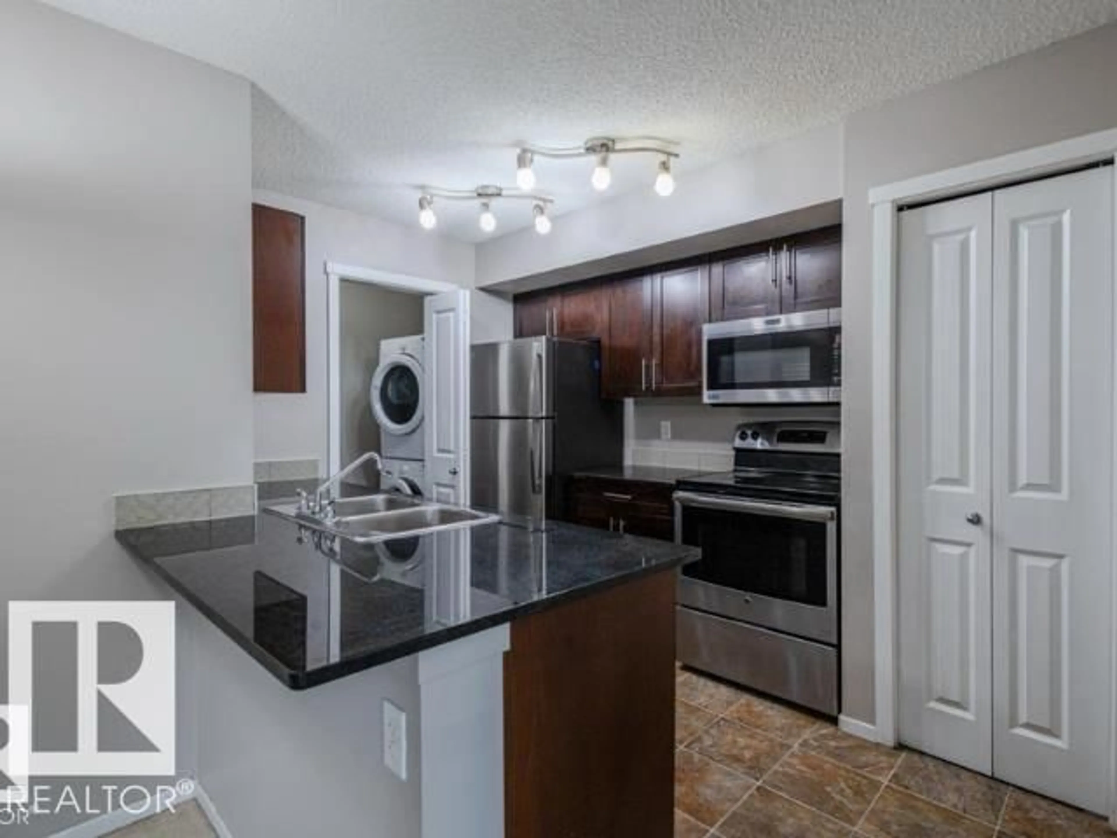 Standard kitchen, unknown for 111 - 220 WATT COMMON, Edmonton Alberta T6X2C6