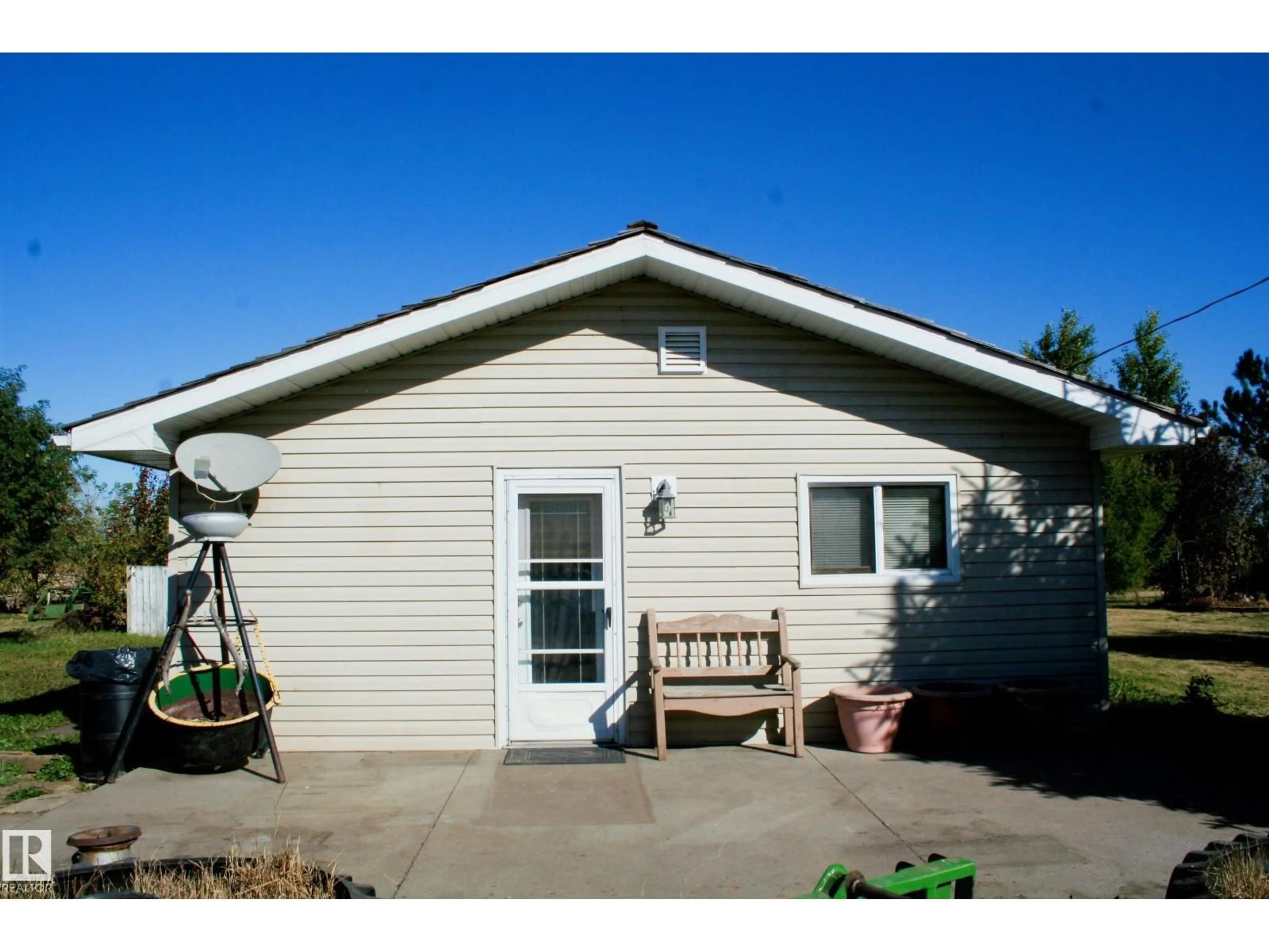 Home with vinyl exterior material, unknown for 21542 TWP 492, Rural Camrose County Alberta T0B1Z0