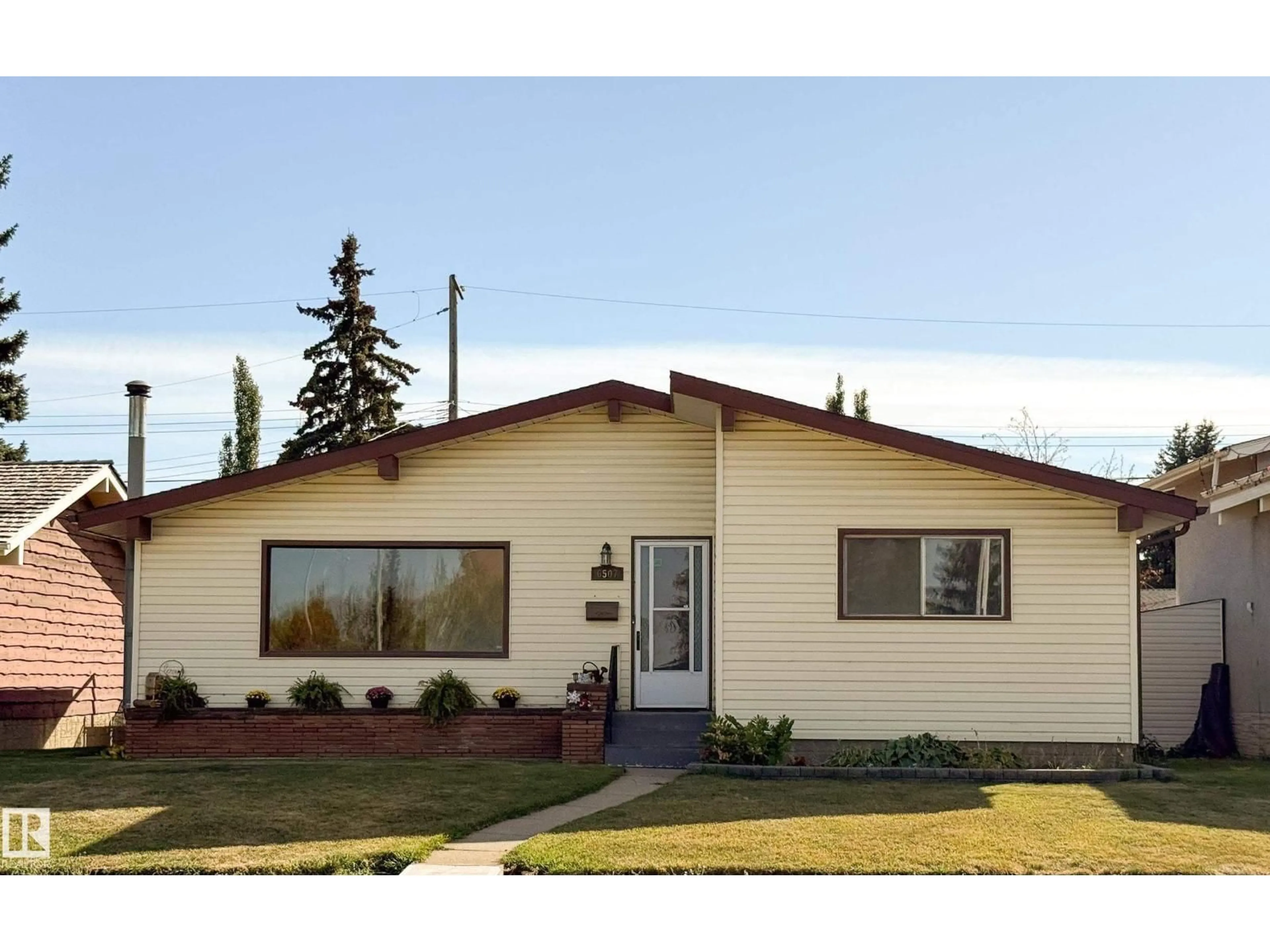 Home with vinyl exterior material, street for 6507 98 AV, Edmonton Alberta T6A0A4