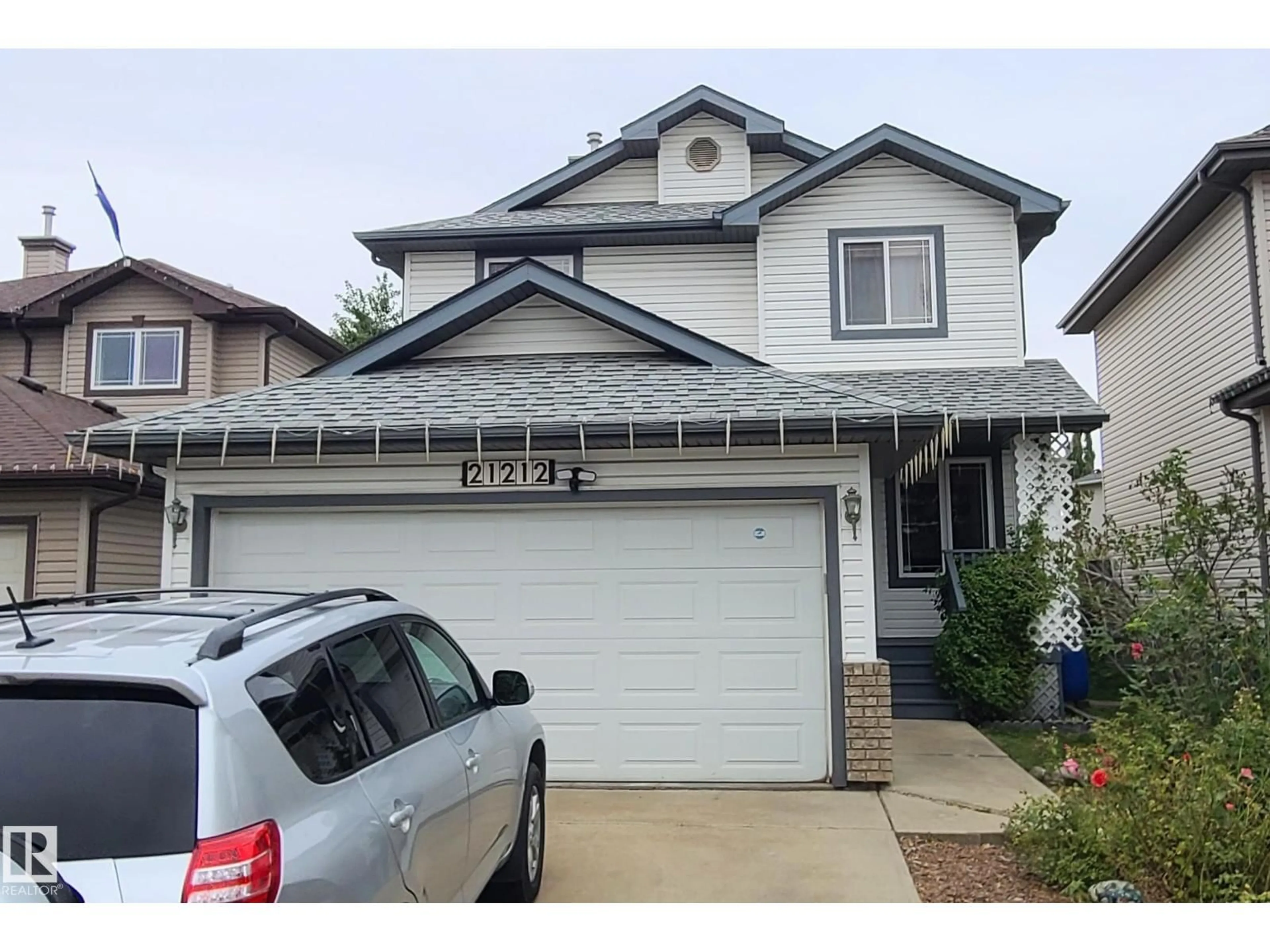 Home with vinyl exterior material, street for 21212 89A AV, Edmonton Alberta T5T6V5