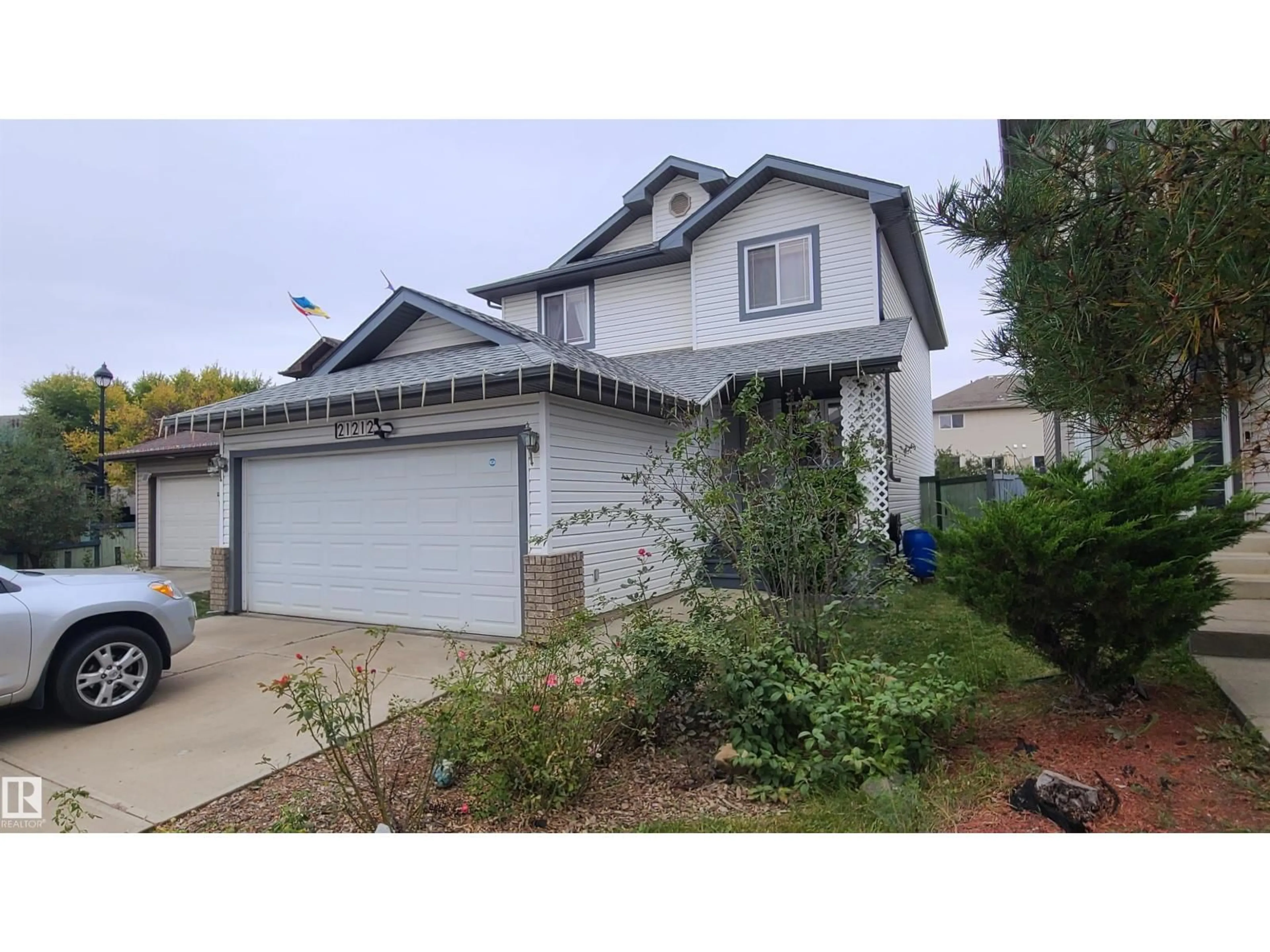 Home with vinyl exterior material, street for 21212 89A AV, Edmonton Alberta T5T6V5