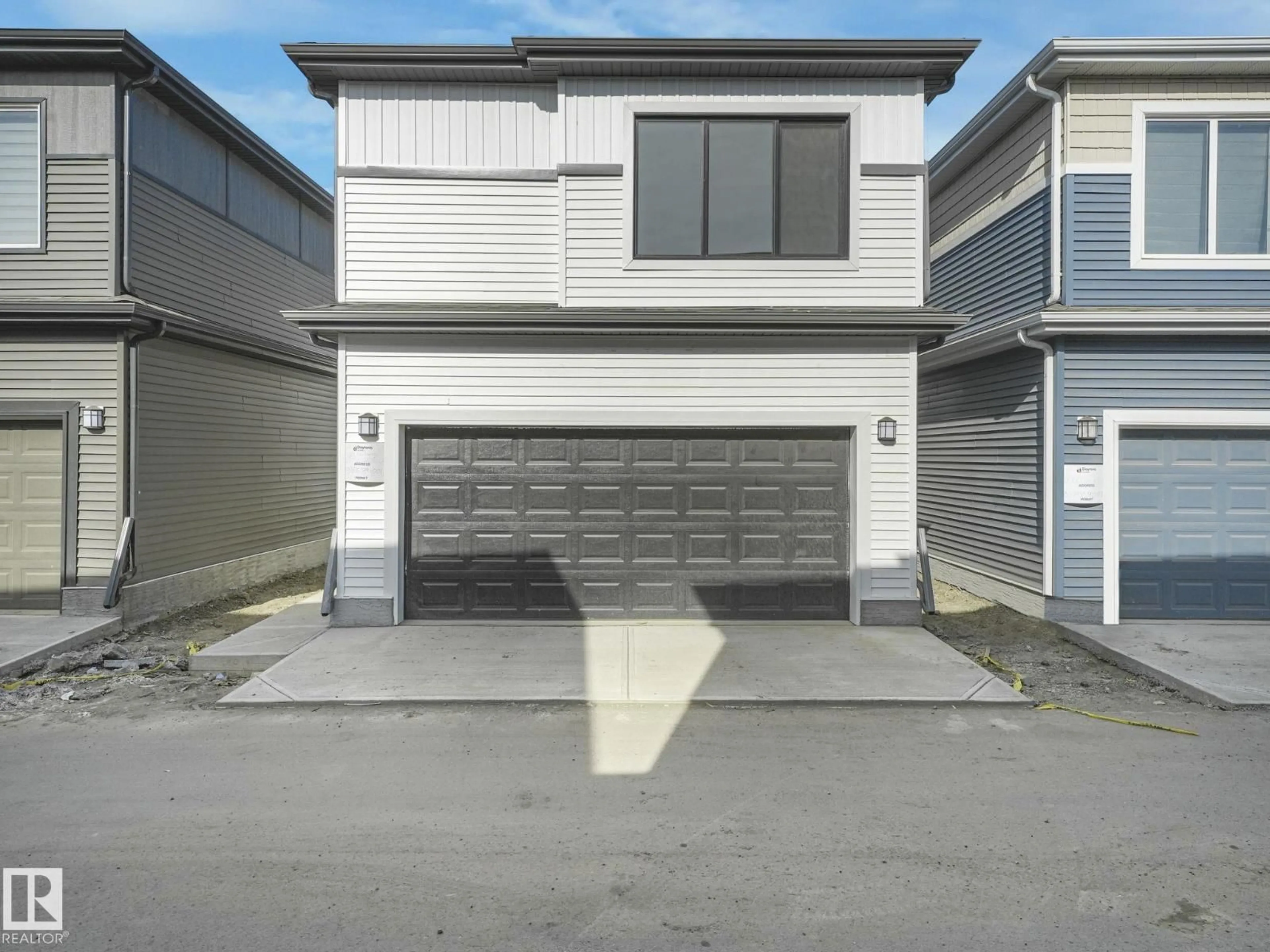 Indoor garage for 238 ORCHARDS BLVD, Edmonton Alberta T6X2G9
