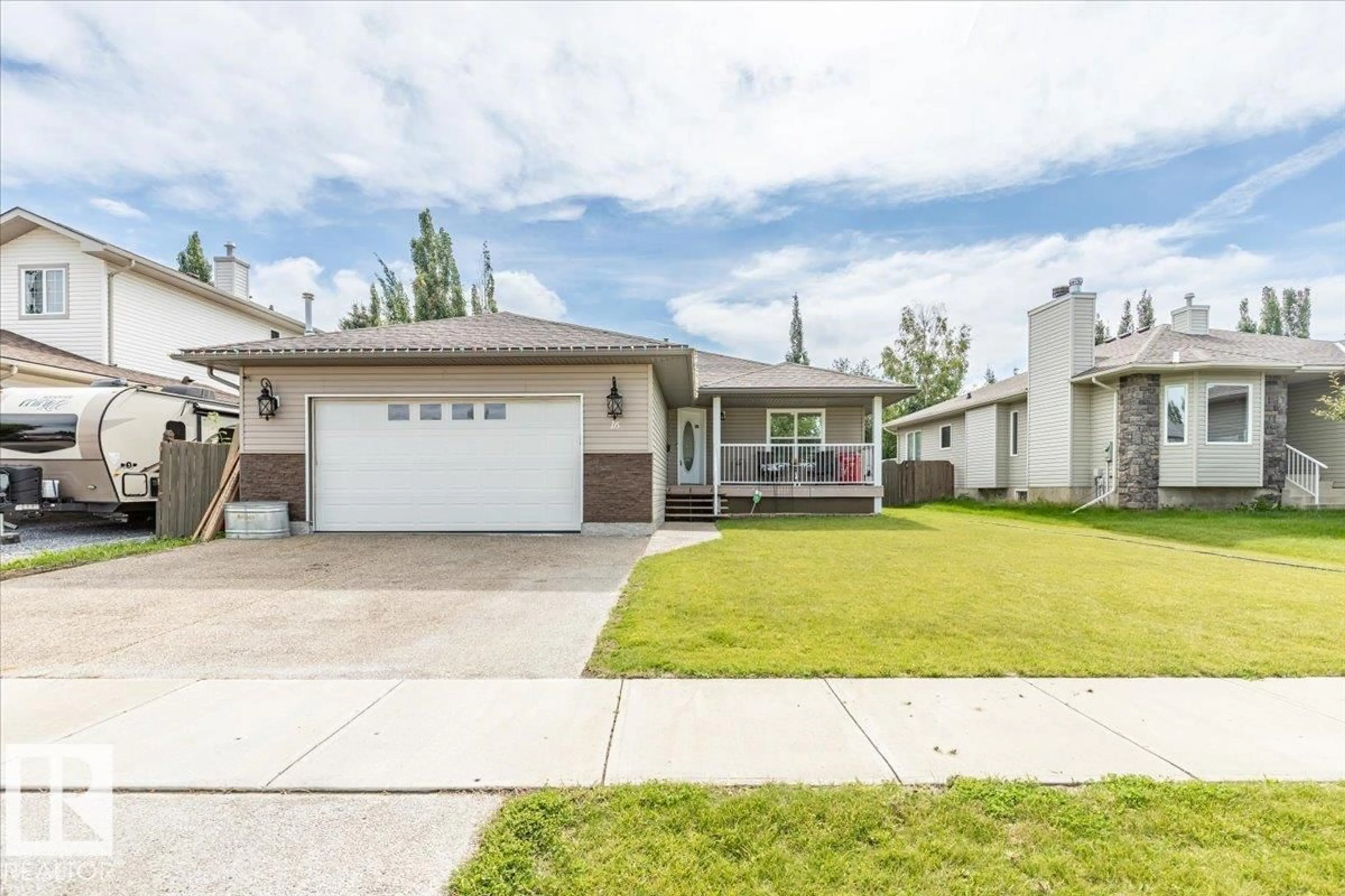 Home with vinyl exterior material, street for 16 WESTVIEW DR, Calmar Alberta T0C0V0