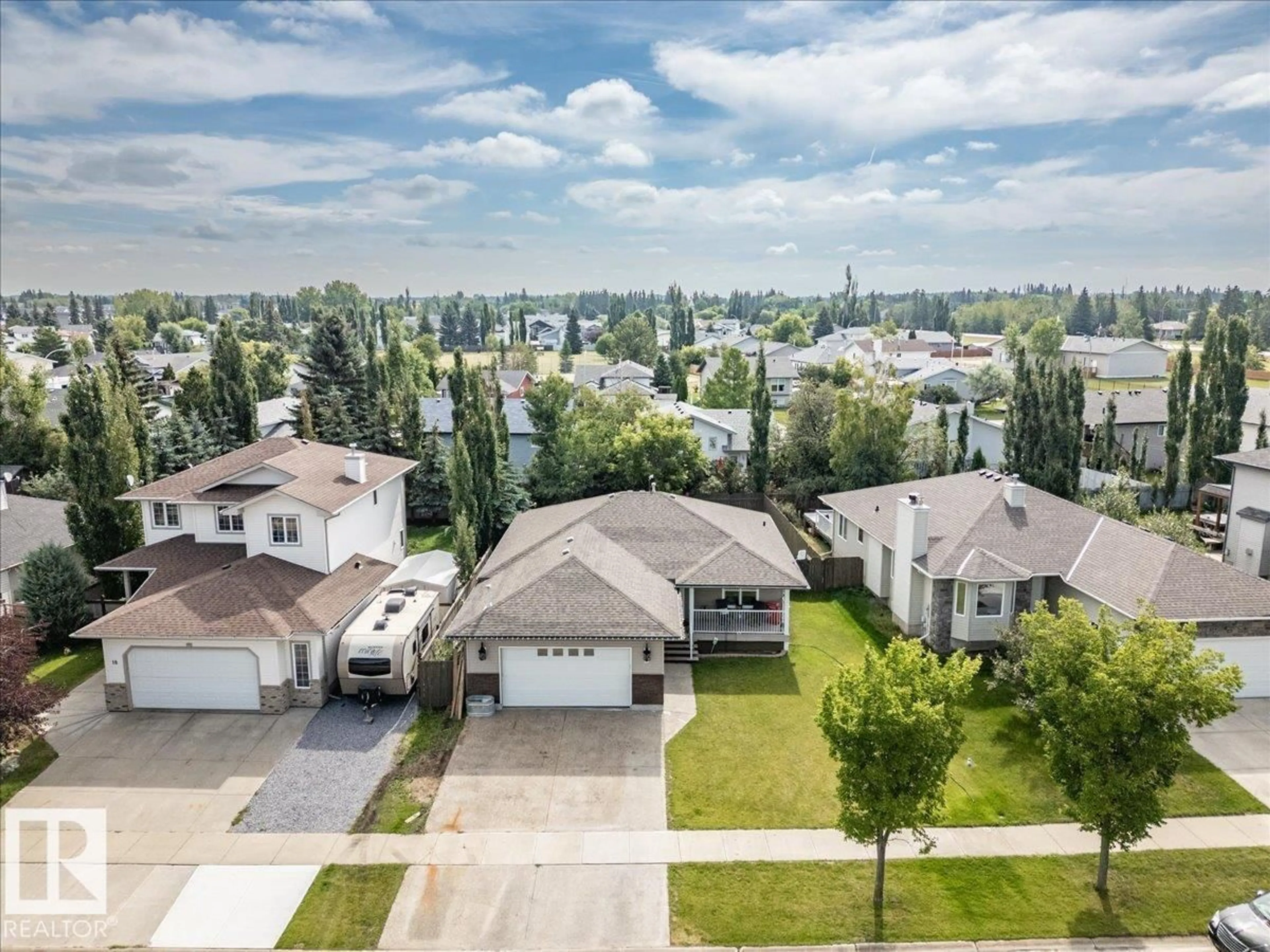 A pic from outside/outdoor area/front of a property/back of a property/a pic from drone, unknown for 16 WESTVIEW DR, Calmar Alberta T0C0V0