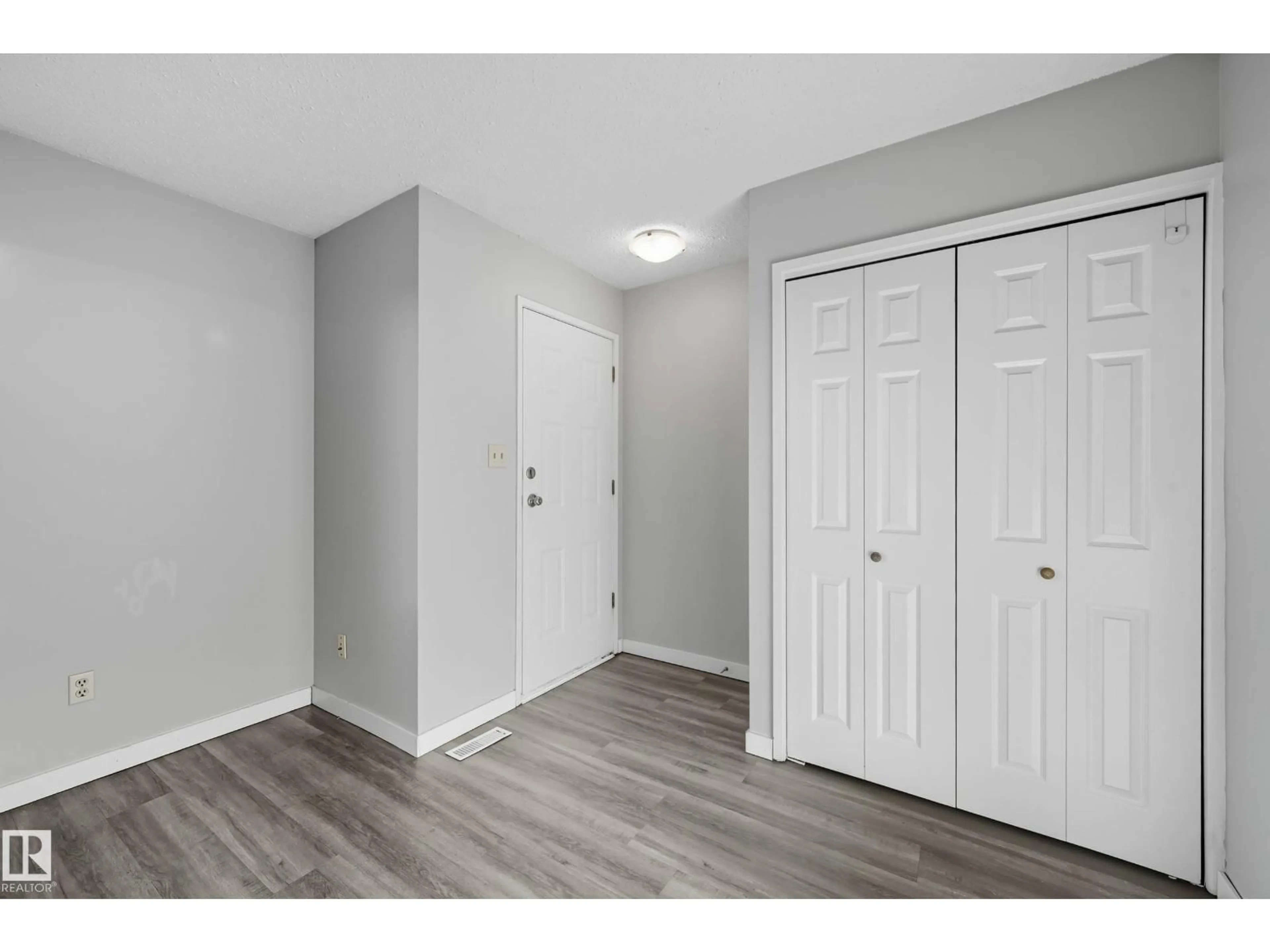 Indoor entryway for 12709 NW - 12707 122 ST, Edmonton Alberta T5E0L3