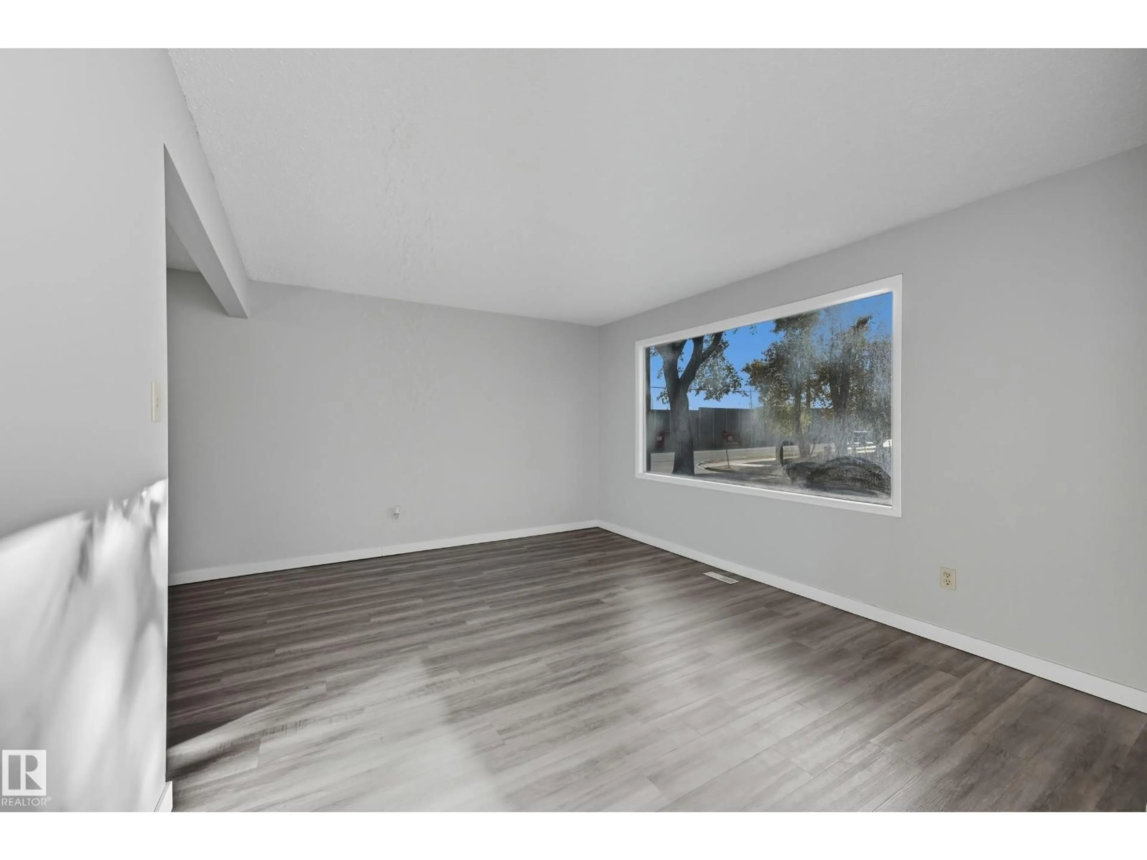A pic of a room for 12709 NW - 12707 122 ST, Edmonton Alberta T5E0L3