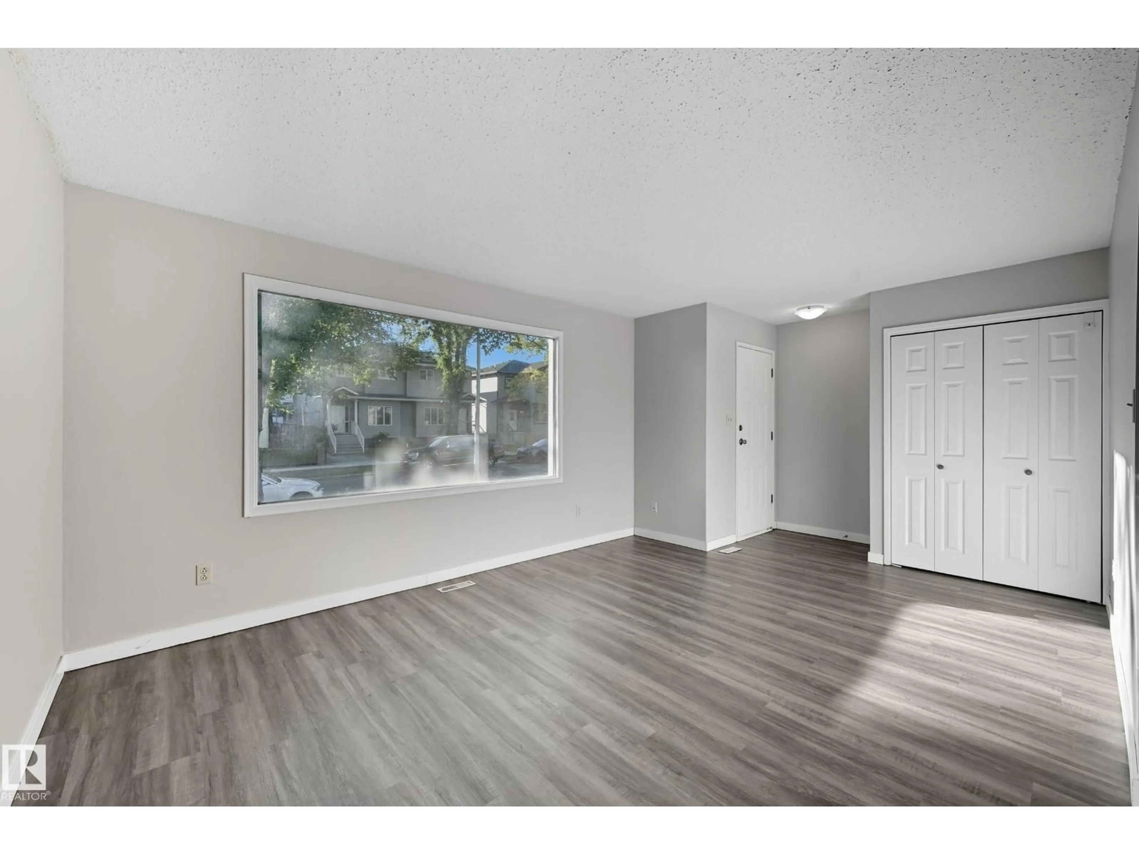 A pic of a room for 12709 NW - 12707 122 ST, Edmonton Alberta T5E0L3