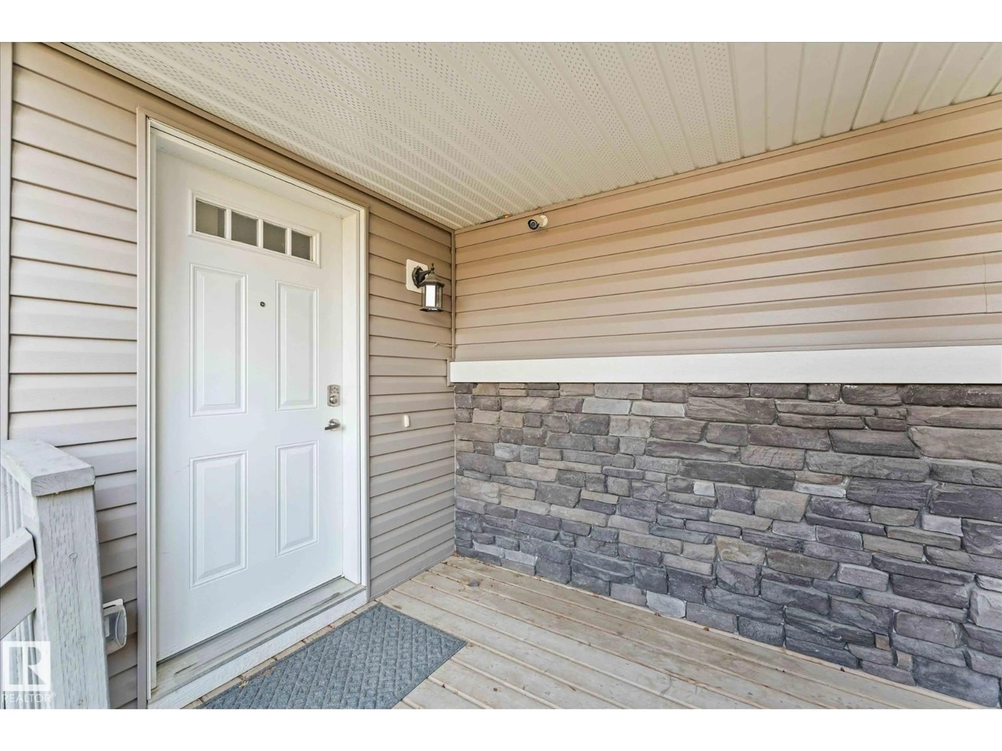 Indoor entryway for 527 CHAPPELLE DR, Edmonton Alberta T6W2B4