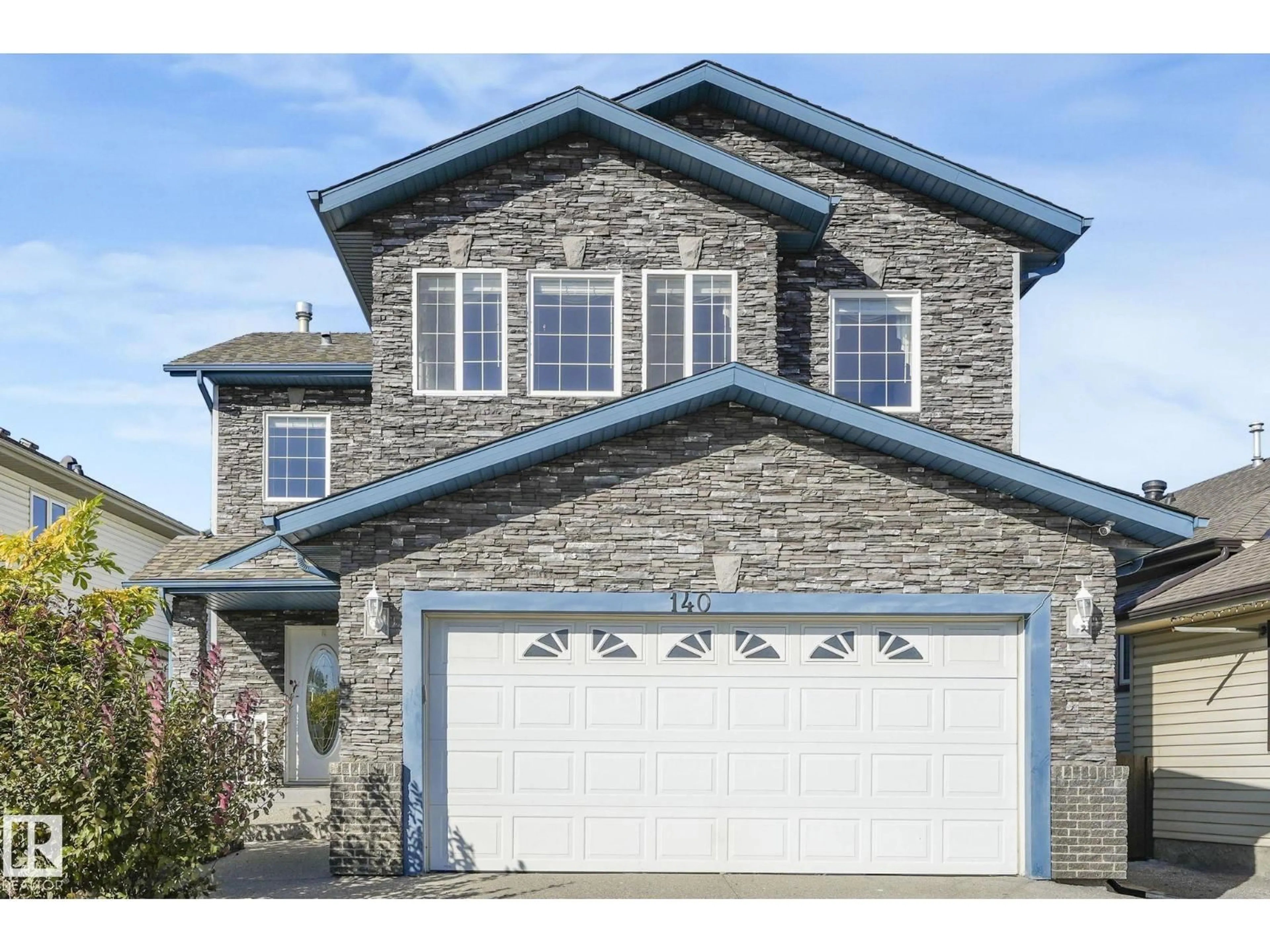 Home with vinyl exterior material, street for 140 COTE CR, Edmonton Alberta T6V1L3