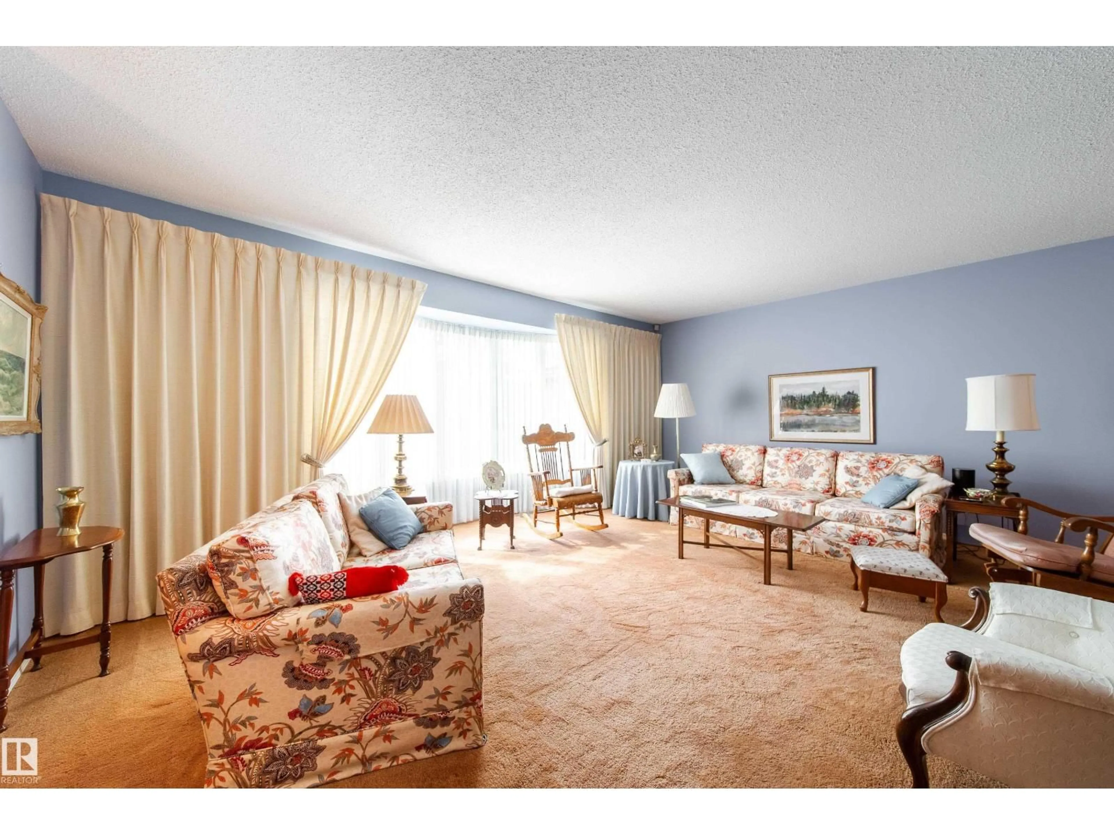 Living room with furniture, carpet floor for 10820 42A AV NW, Edmonton Alberta T6J2P7