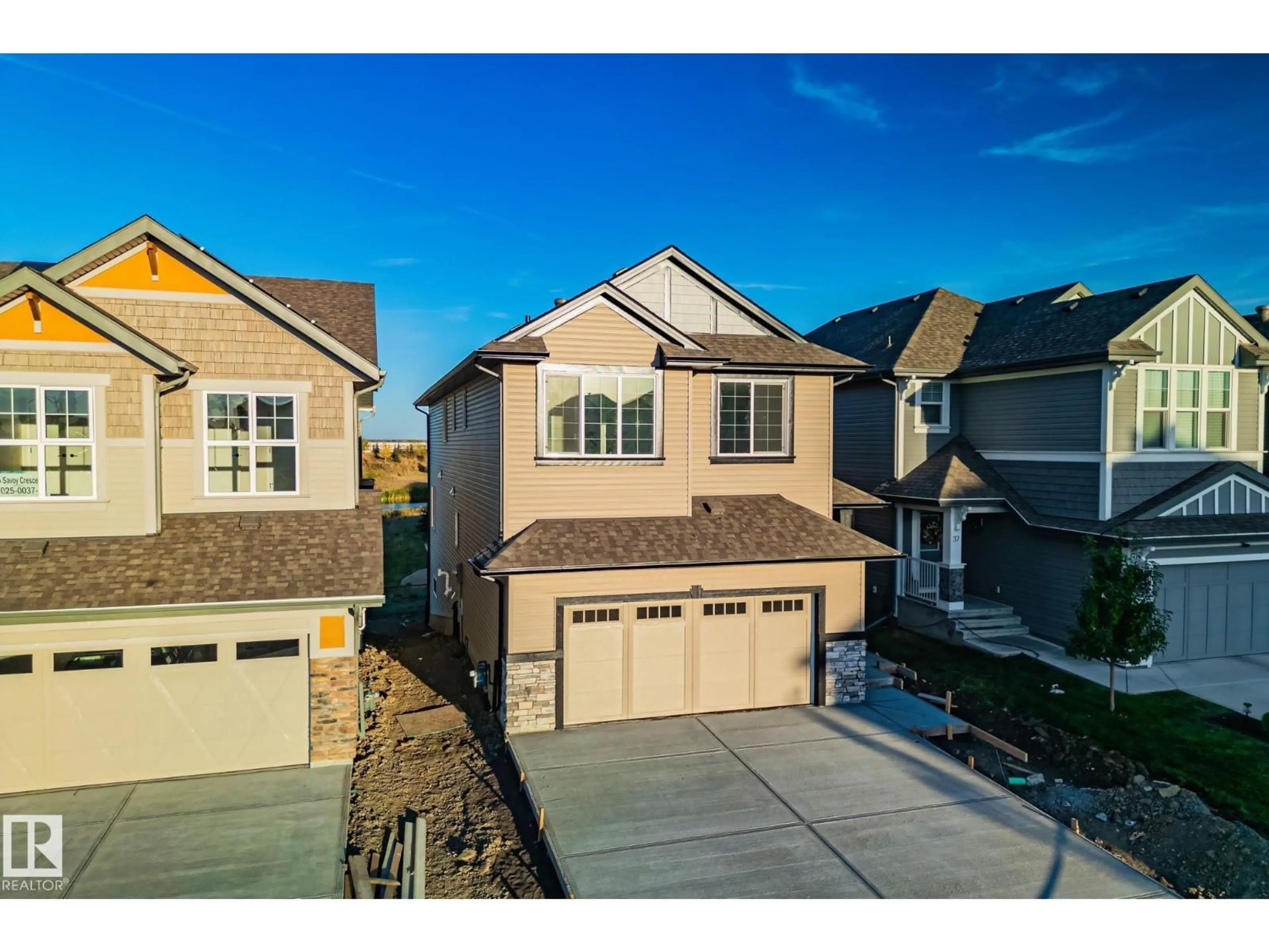 A pic from outside/outdoor area/front of a property/back of a property/a pic from drone, street for 41 SAVOY CR, Sherwood Park Alberta T8H2Y3