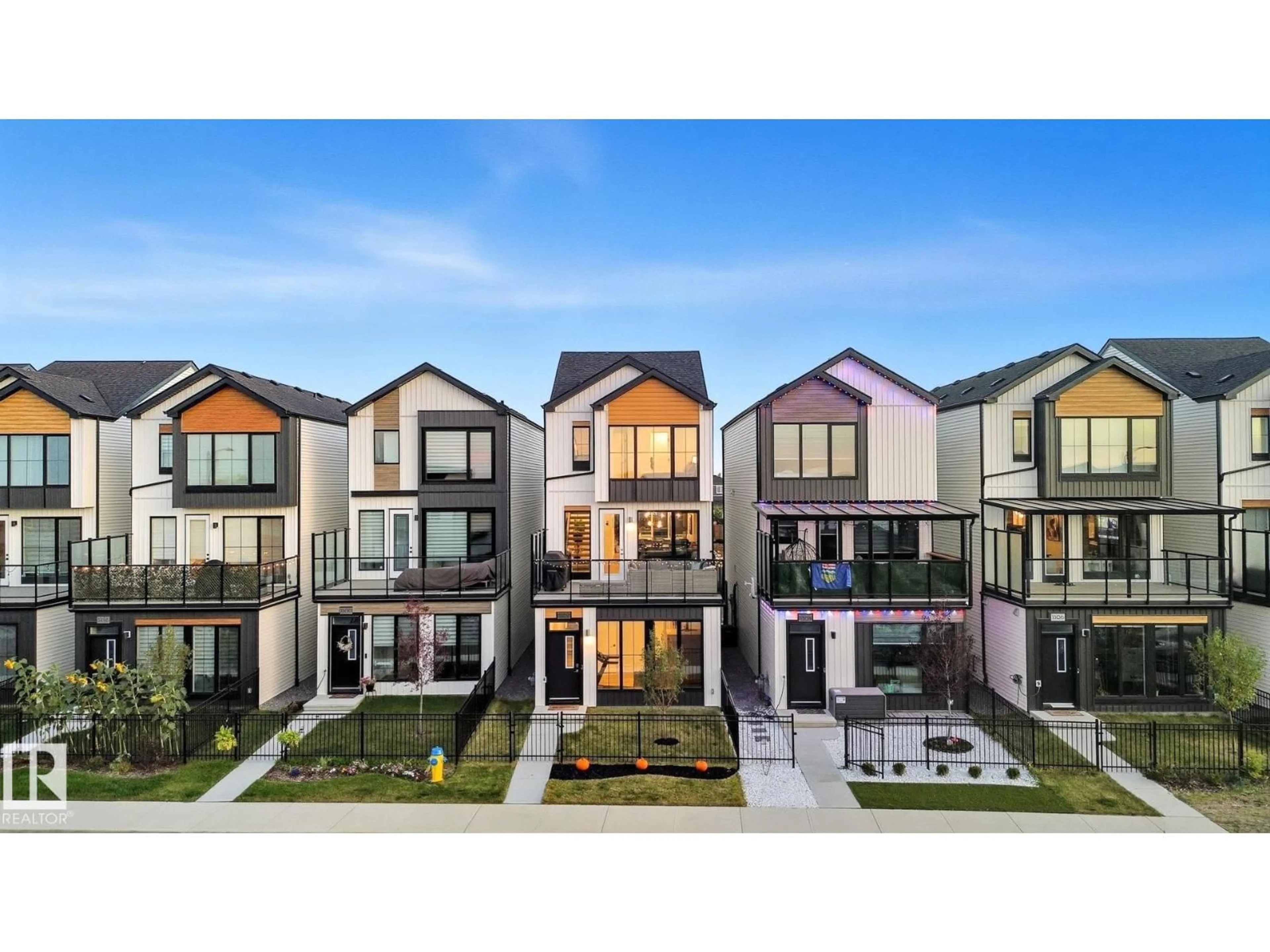 A pic from outside/outdoor area/front of a property/back of a property/a pic from drone, street for 3302 KULAY WY, Edmonton Alberta T6W1A5