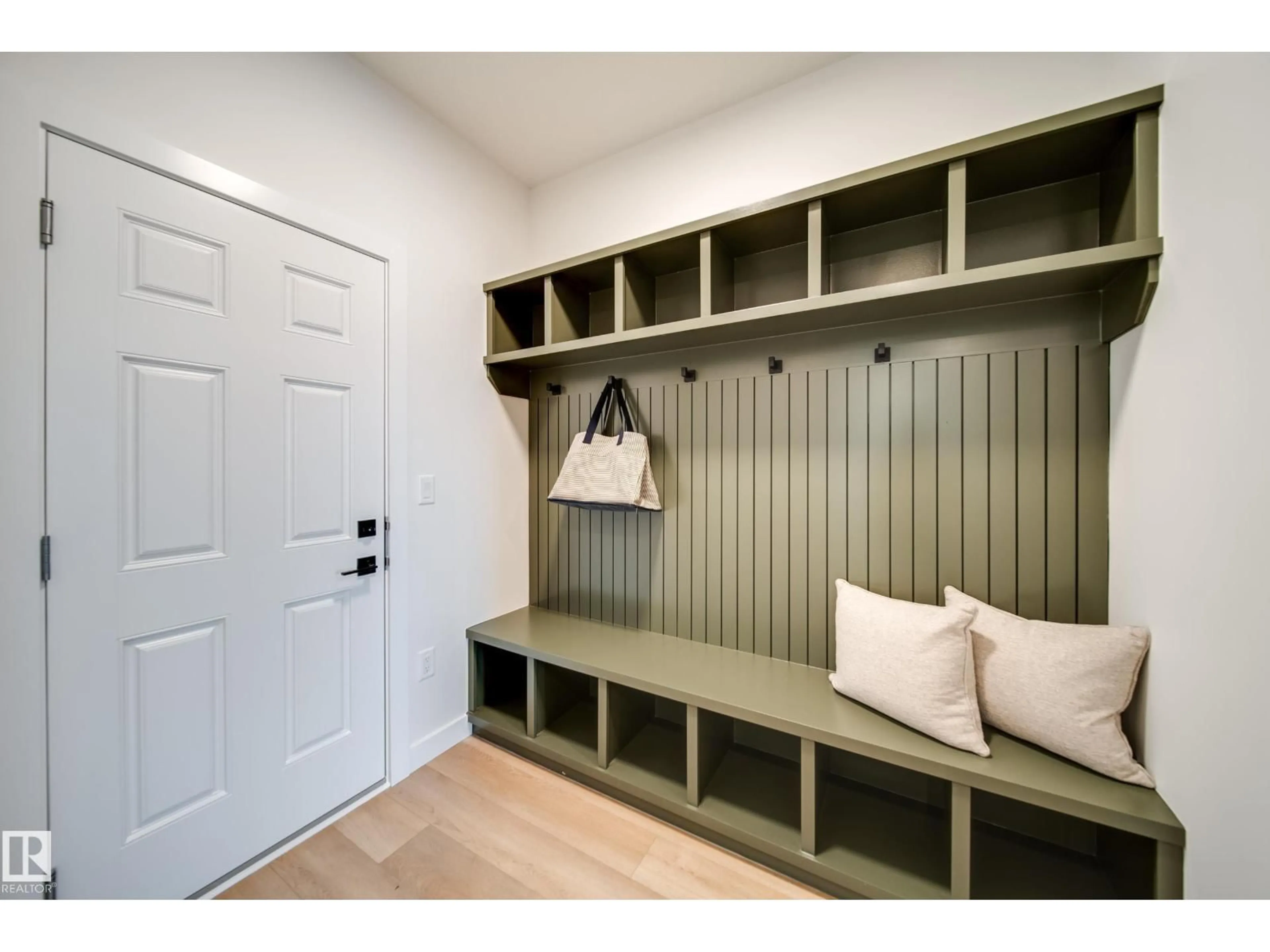 Indoor entryway for 3 CLOUTIER CL, St. Albert Alberta T8T2C9