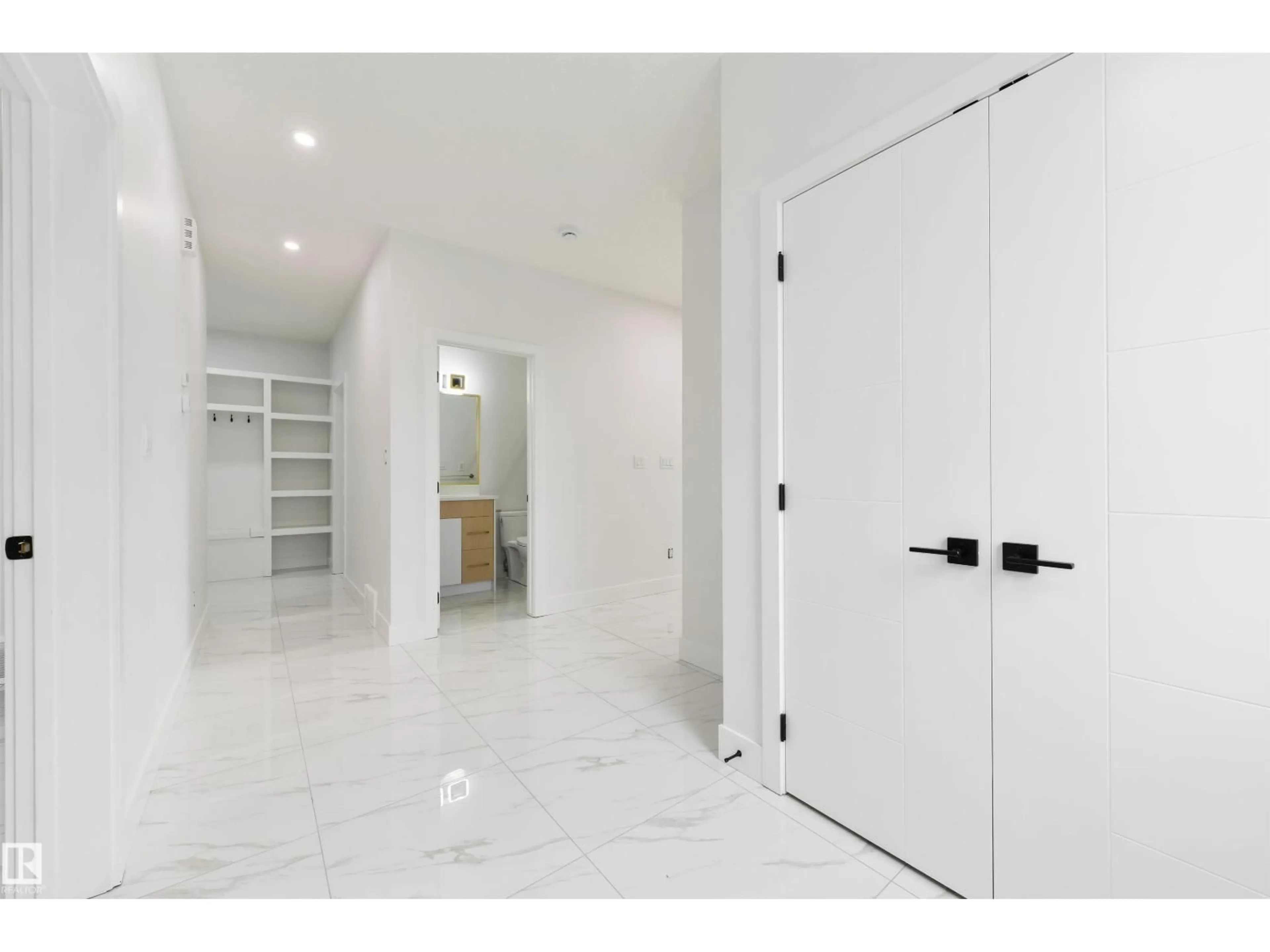 Unknown for SW - 536 37 ST, Edmonton Alberta T6X3B2