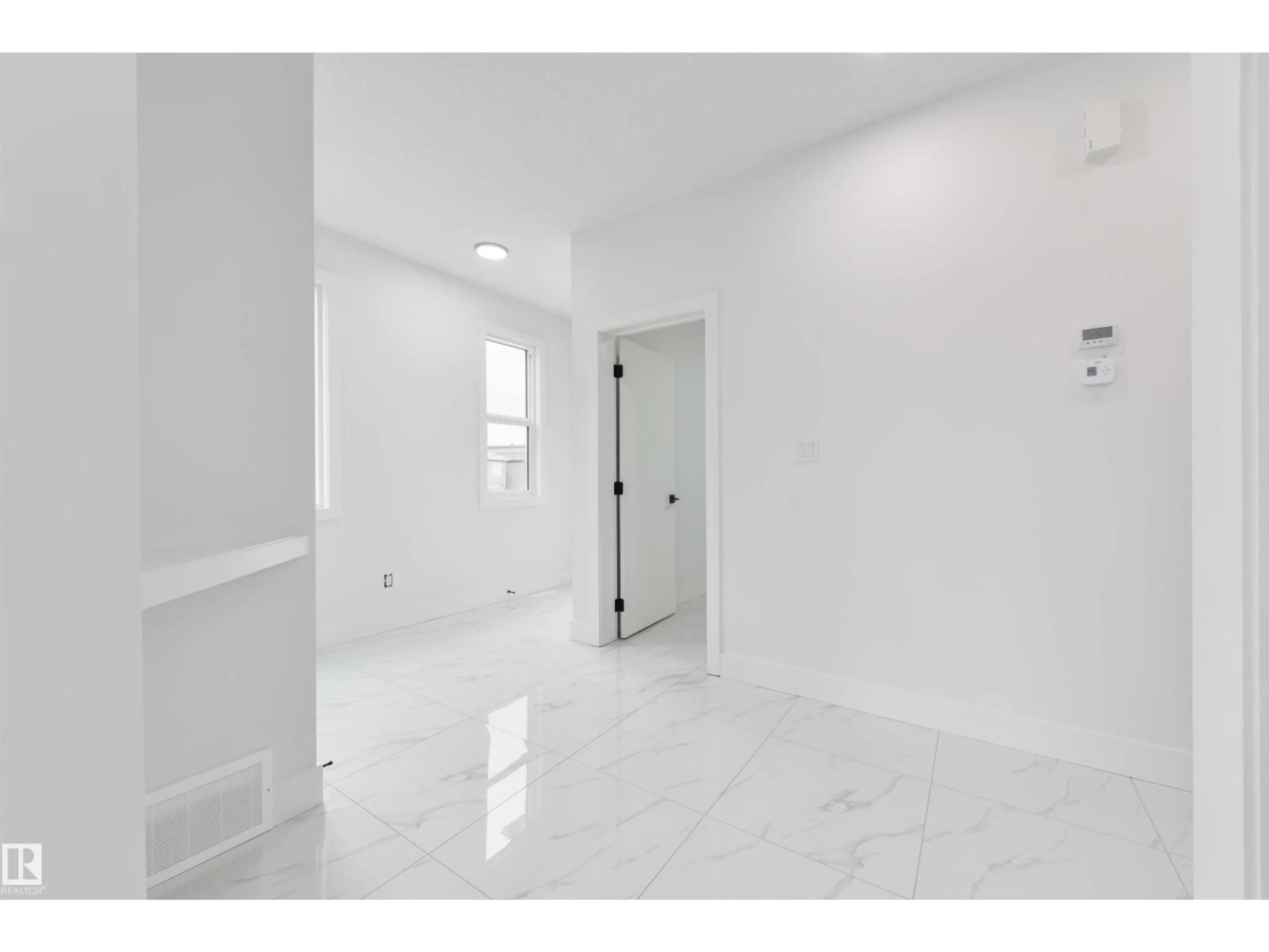 Unknown for SW - 536 37 ST, Edmonton Alberta T6X3B2