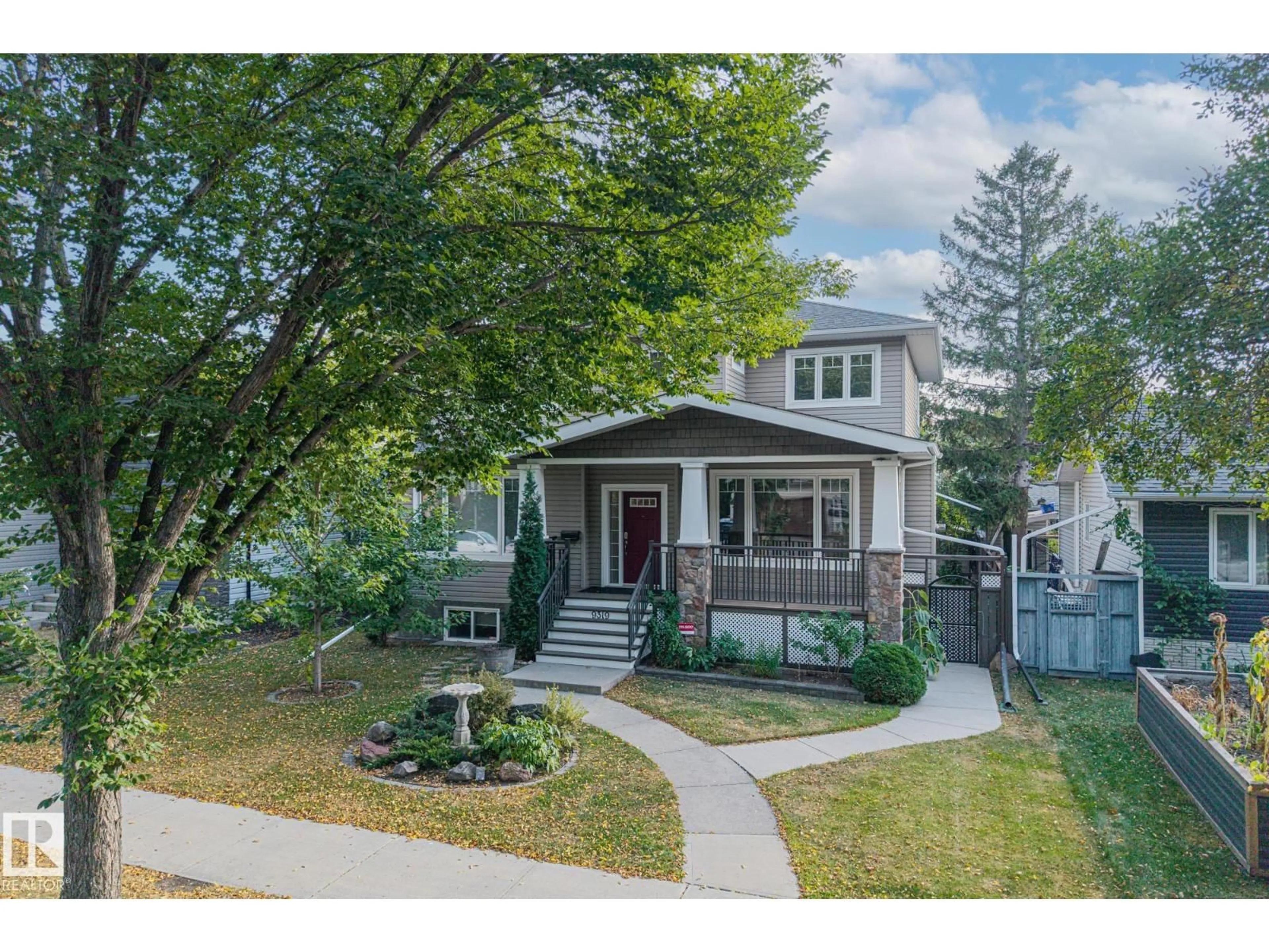 Home with vinyl exterior material, street for 9319 93 ST, Edmonton Alberta T6C3T7
