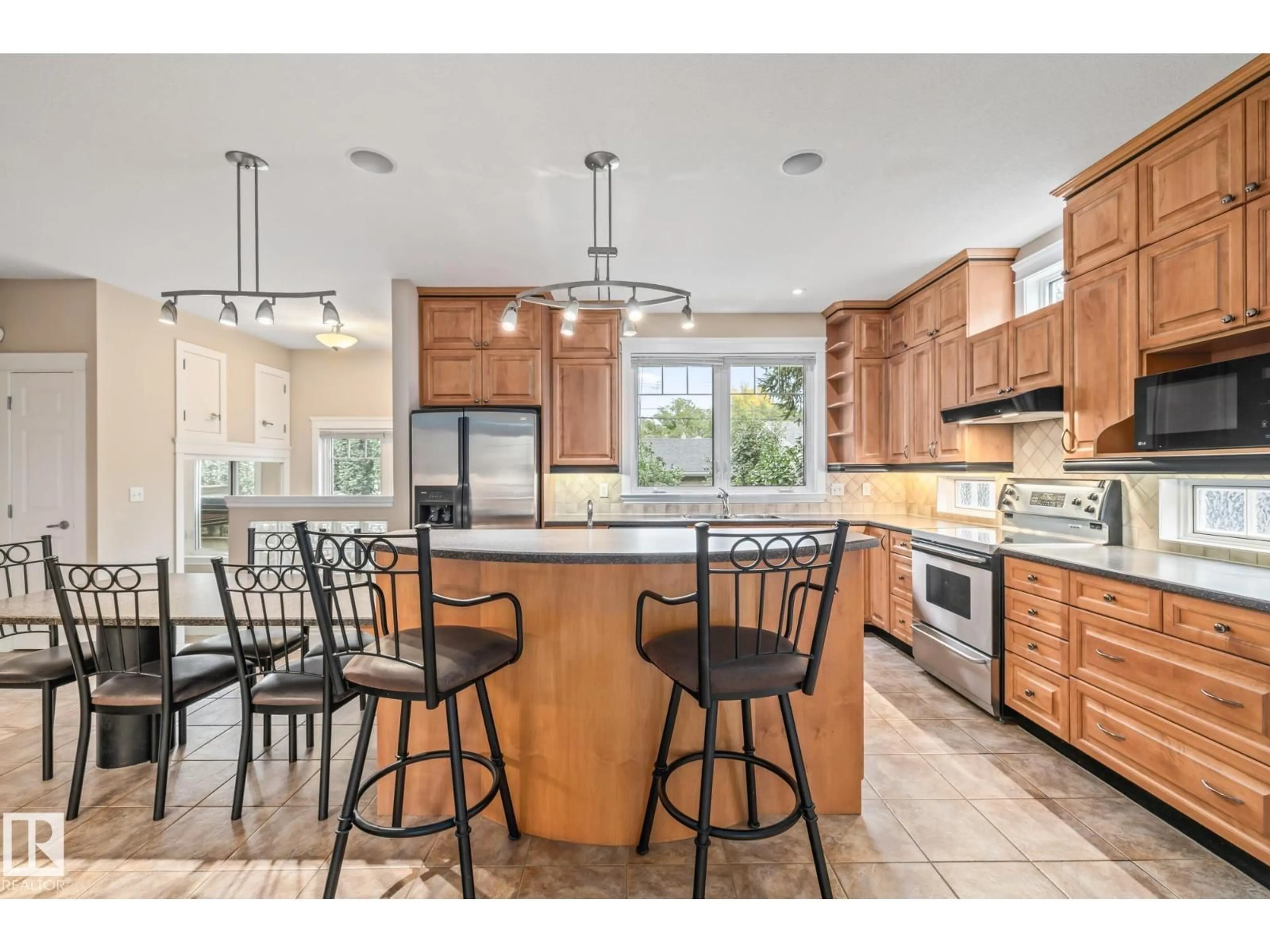 Open concept kitchen, ceramic/tile floor for 9319 93 ST, Edmonton Alberta T6C3T7