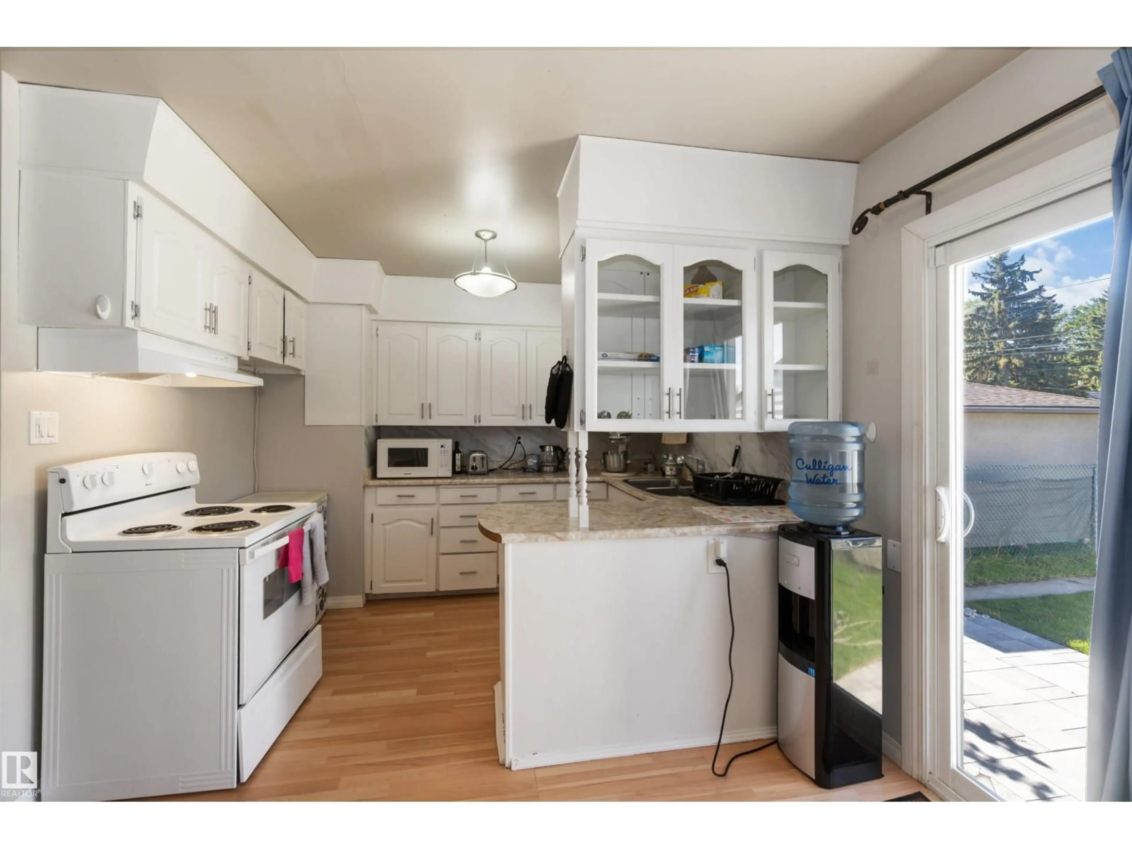 Open concept kitchen, wood/laminate floor for NW - 13124 63 ST, Edmonton Alberta T5A0W8